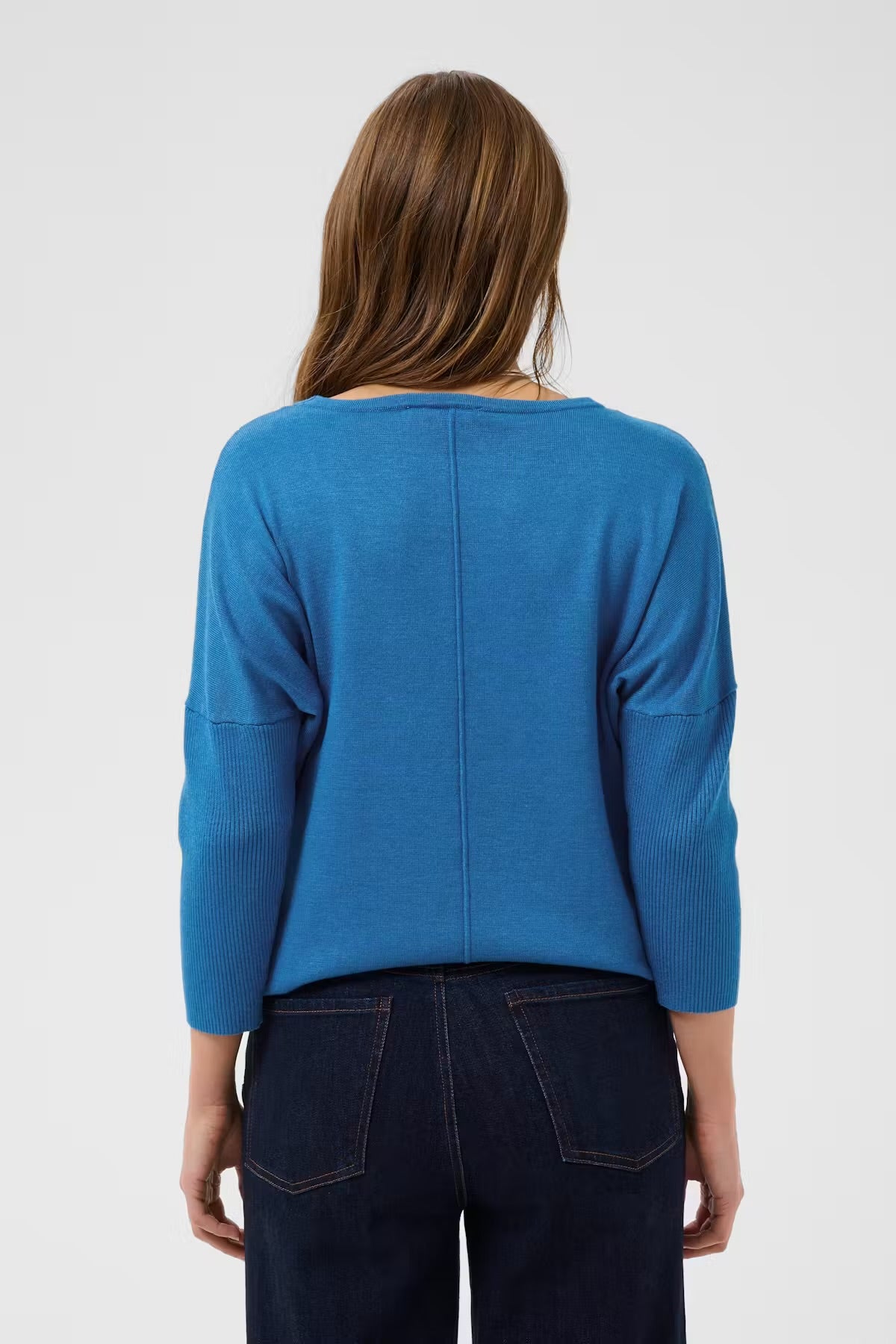 Plain round neck pullover in blue