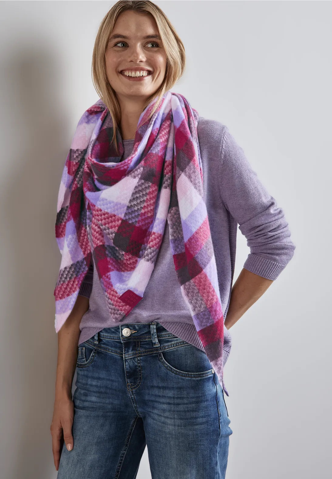 Street One Triangle Print Scarf In Carpet Red