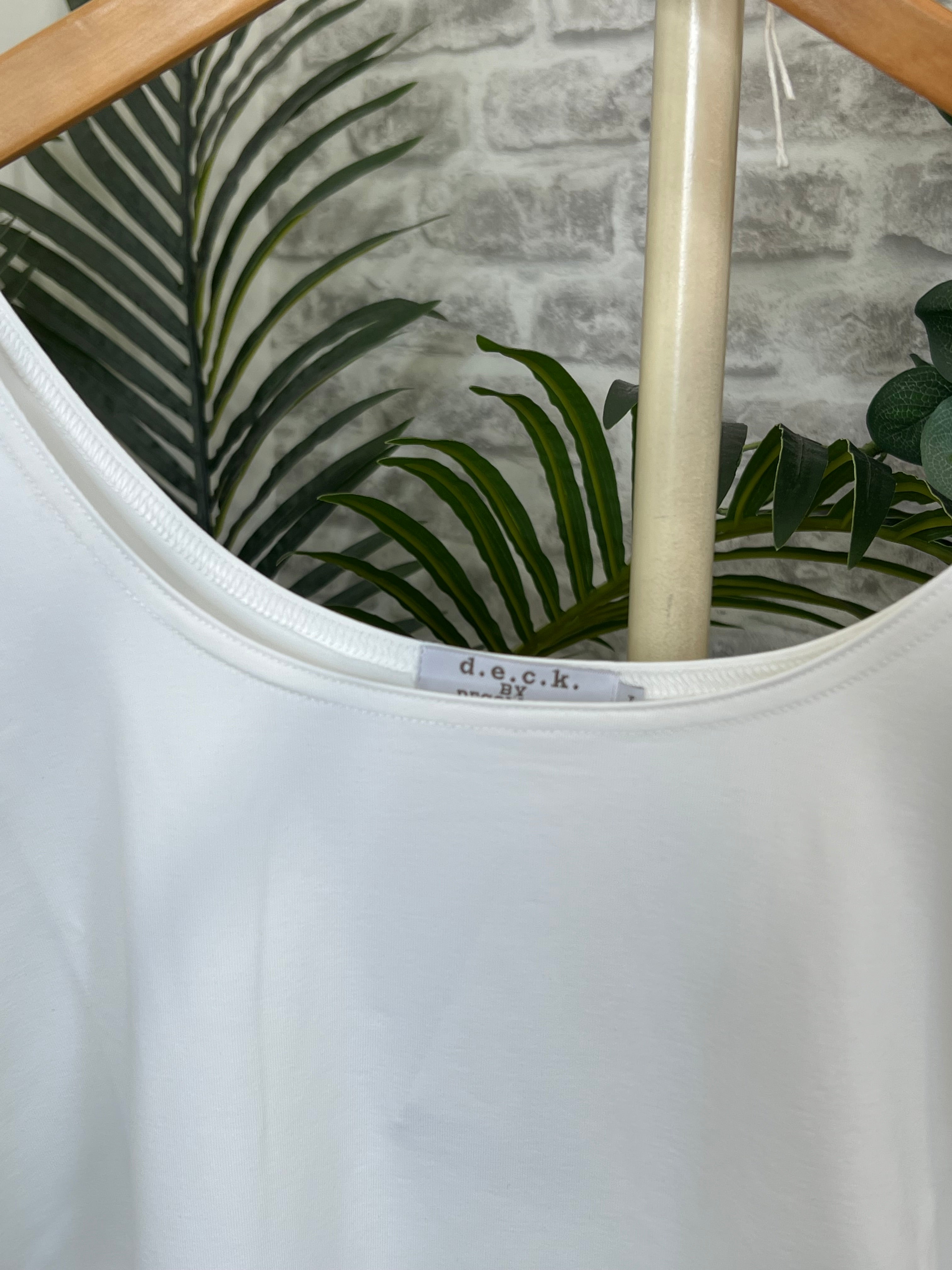 Deck By Decollage Pia Vest Top In Cream
