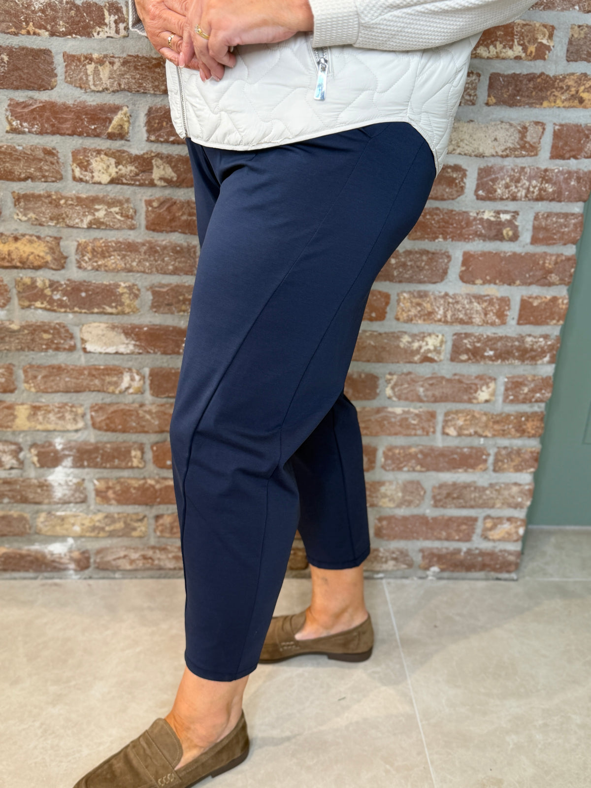 Barrel trousers In navy