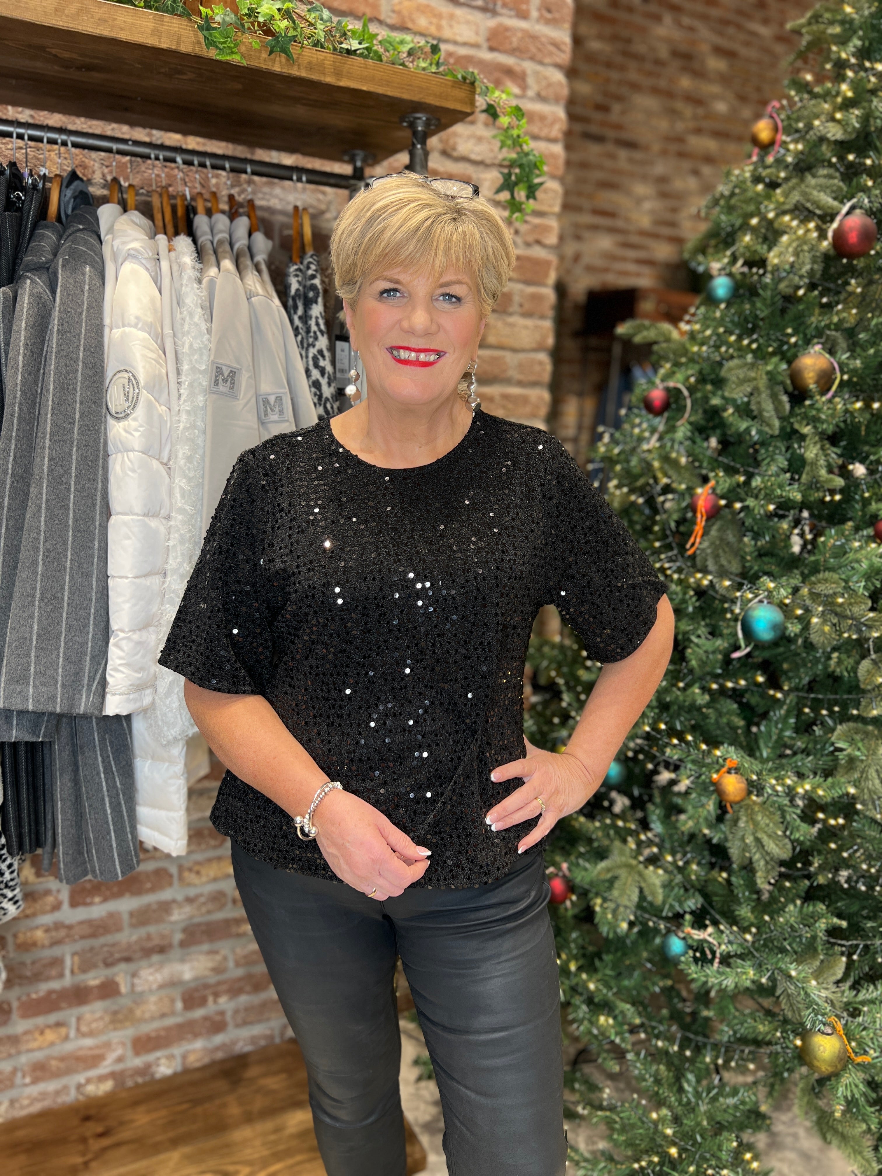 Culture Sequin Blouse In Black