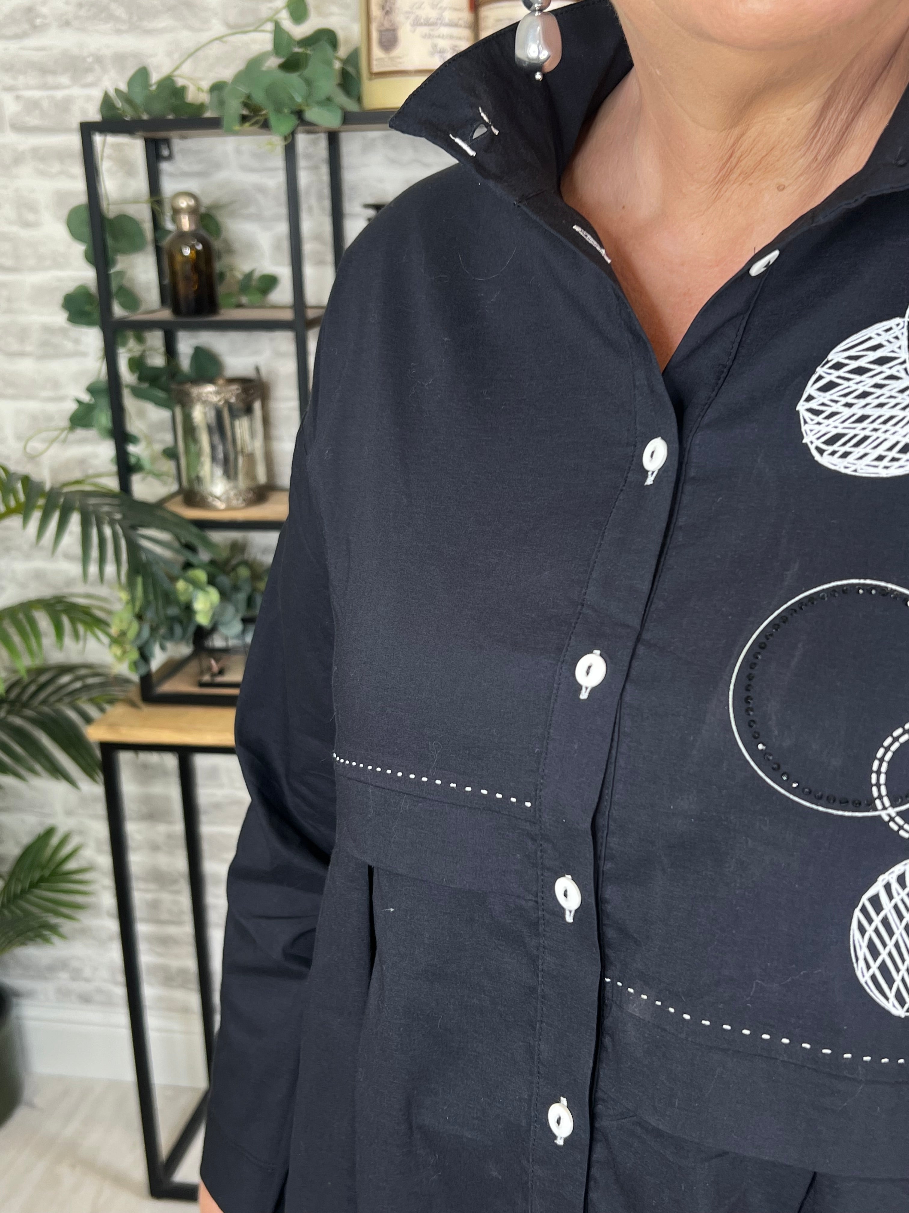 Ever Sassy Patterned Tunic In Black