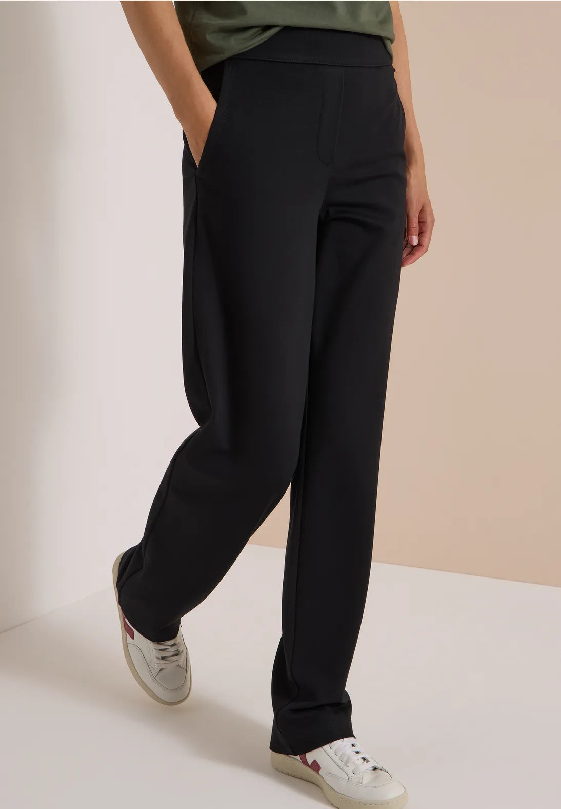 Neele Straight leg trousers In Navy Black