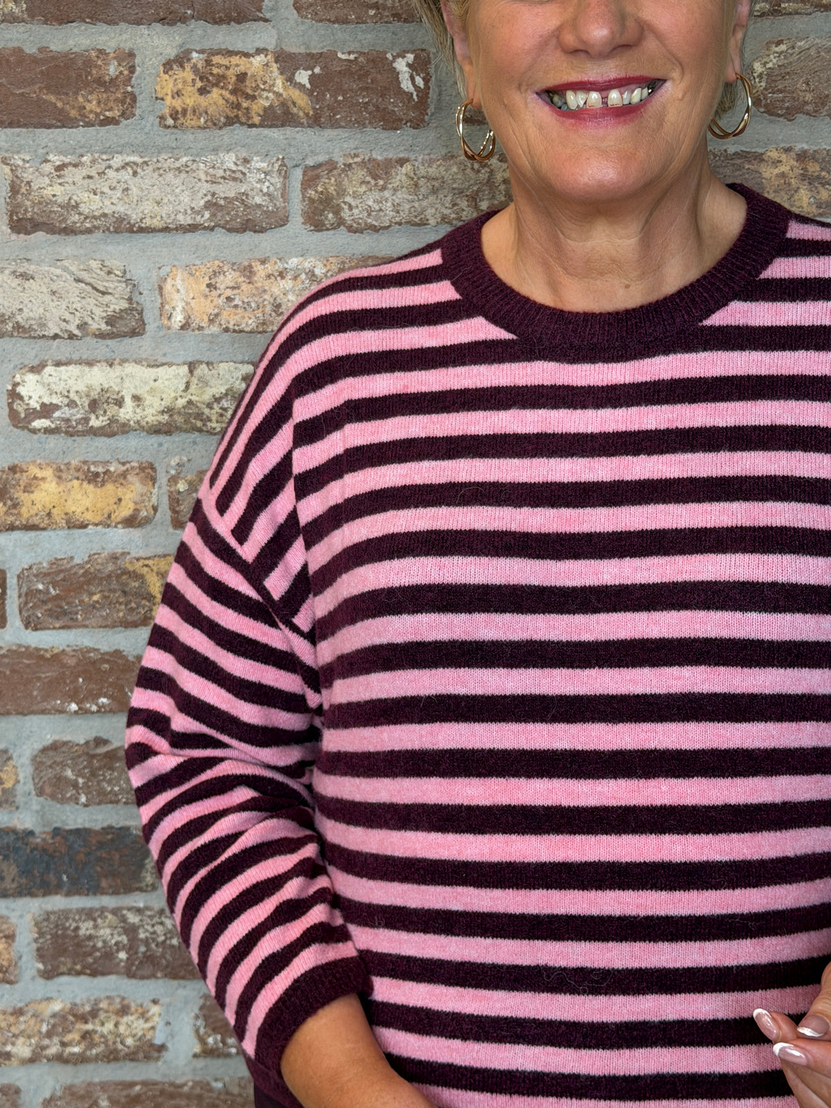Striped pullover in dark red