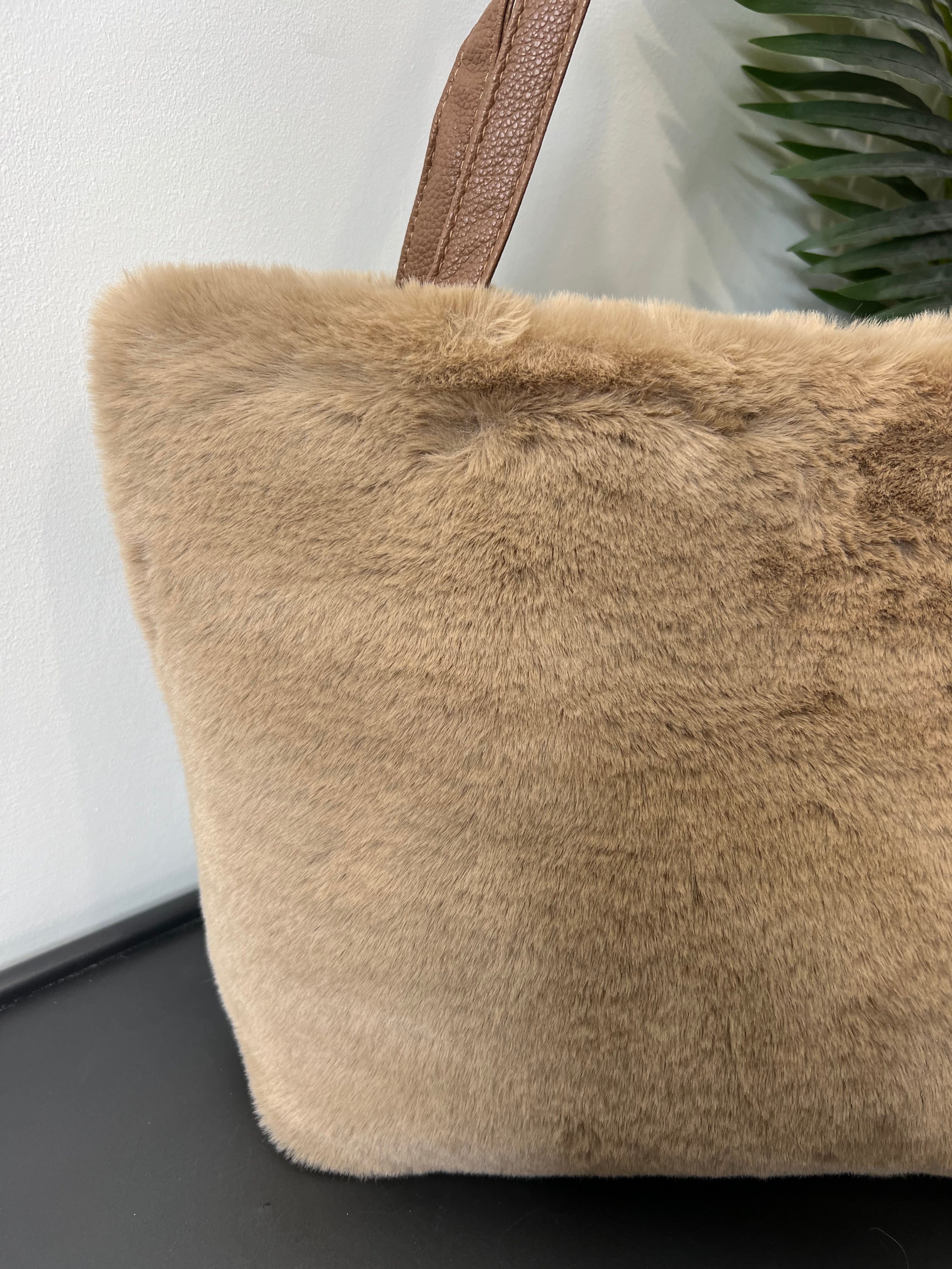 Olivia Tote Faux Fur Bag in Capuccino