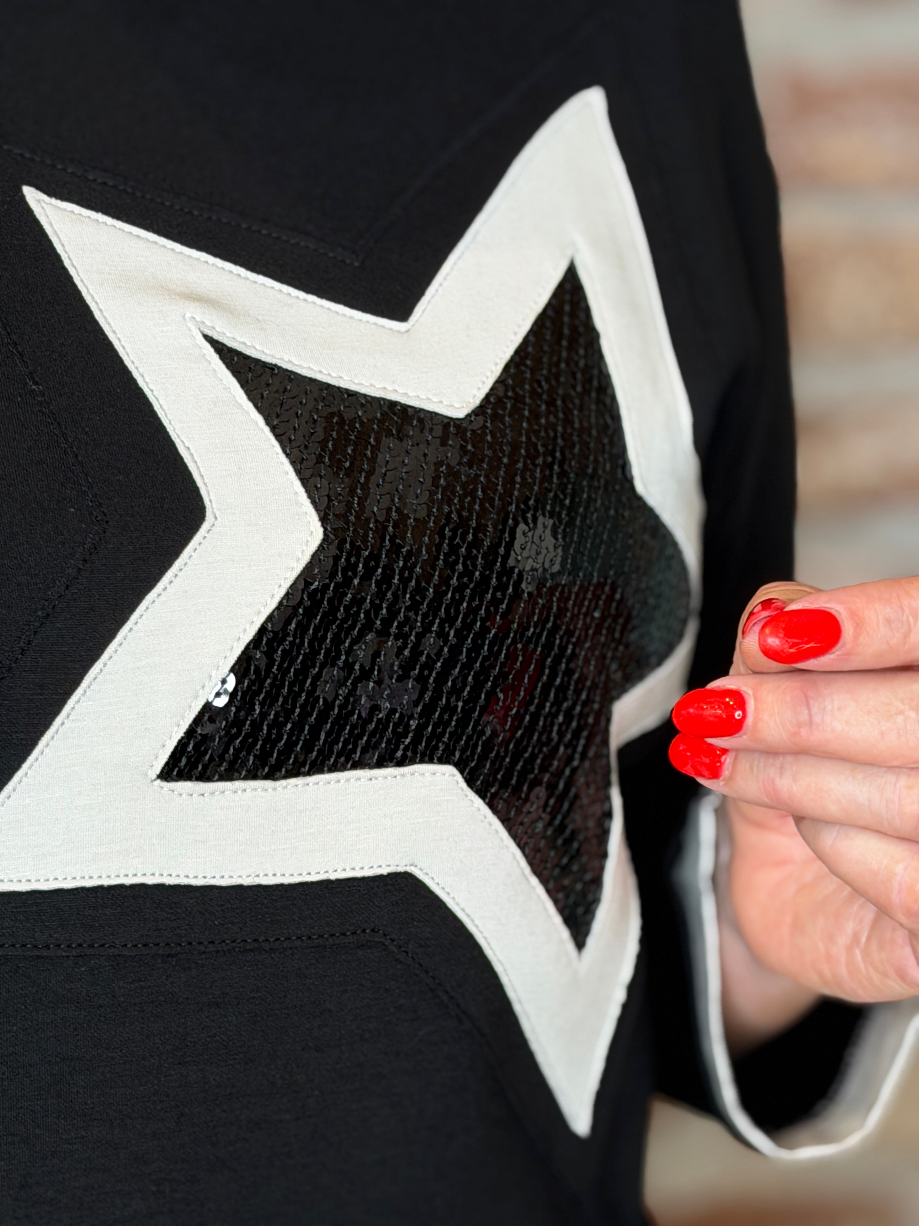 Star top in black & cream