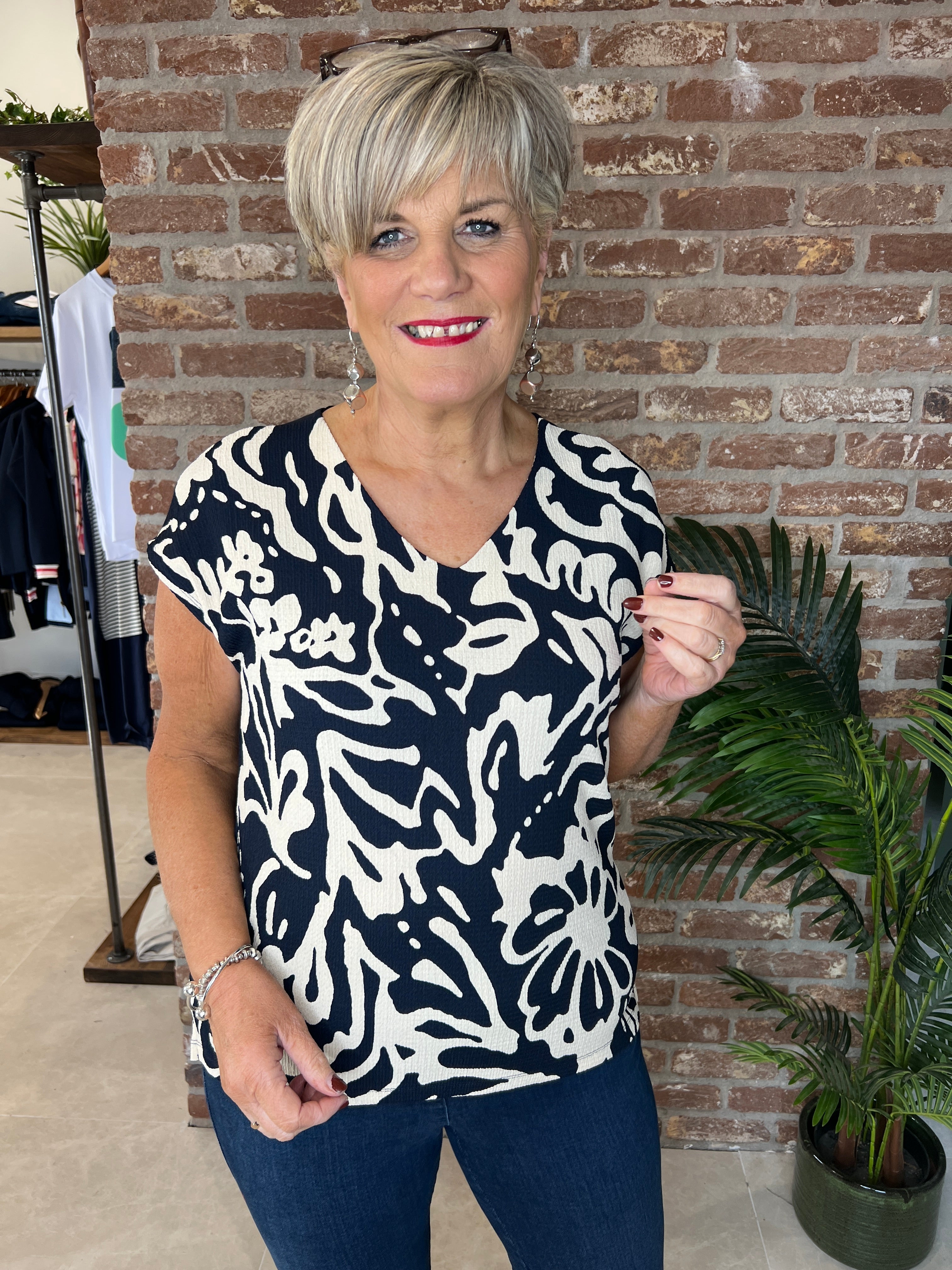 Street One V-neck floral top In Navy