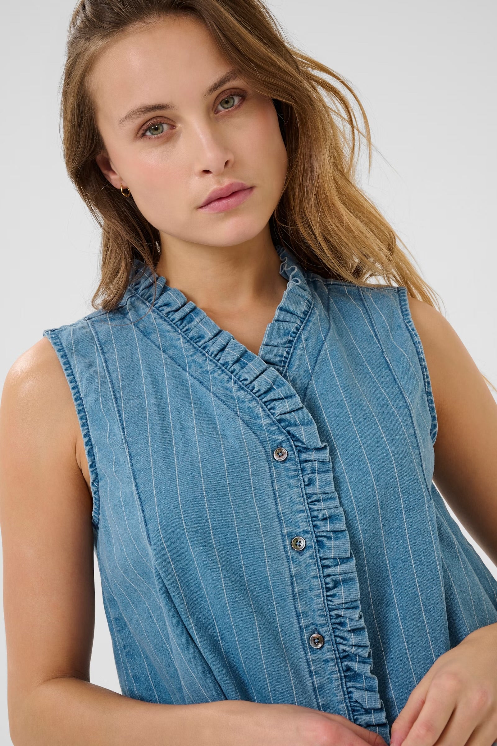 Culture Curenny Sleeveless Blouse In Light Blue