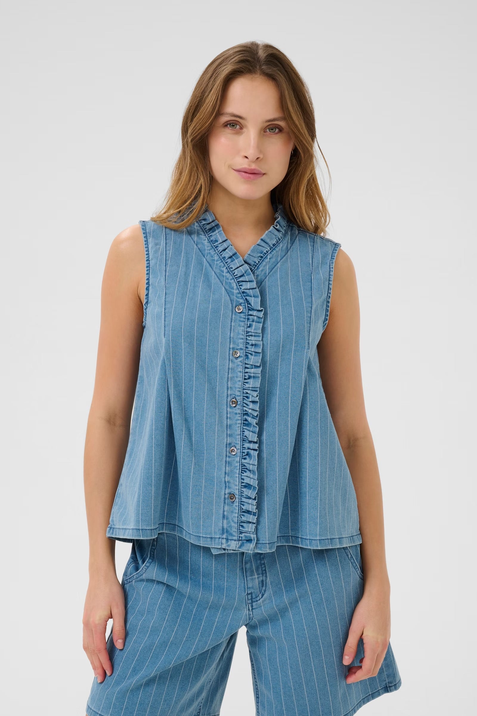 Culture Curenny Sleeveless Blouse In Light Blue