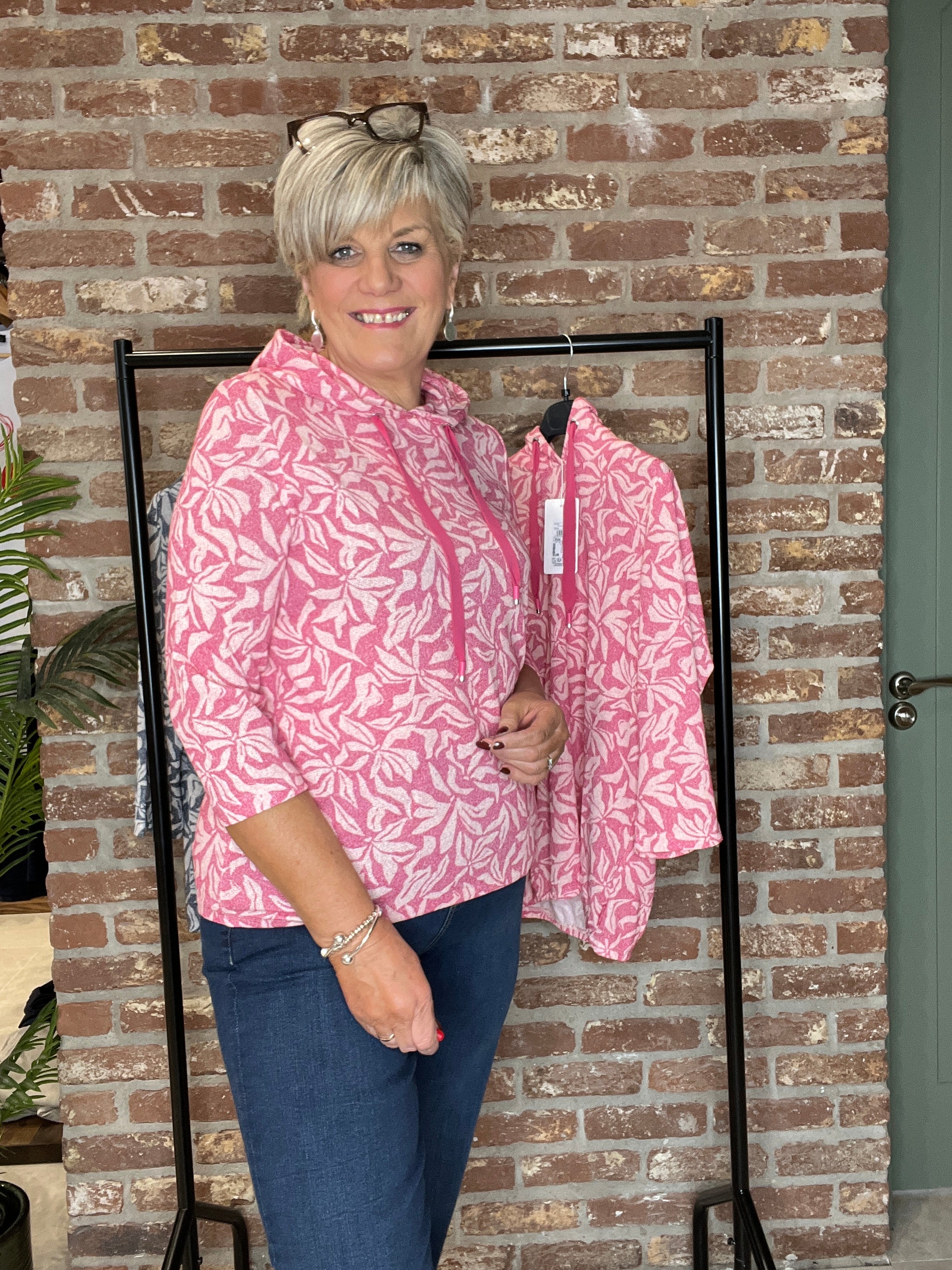 Cecil floral print hoodie In beetroot pink