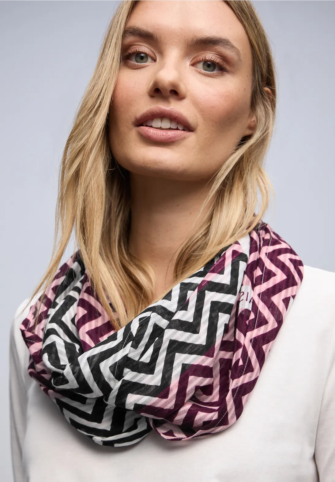 Street One Geometric Snood In Black Multi