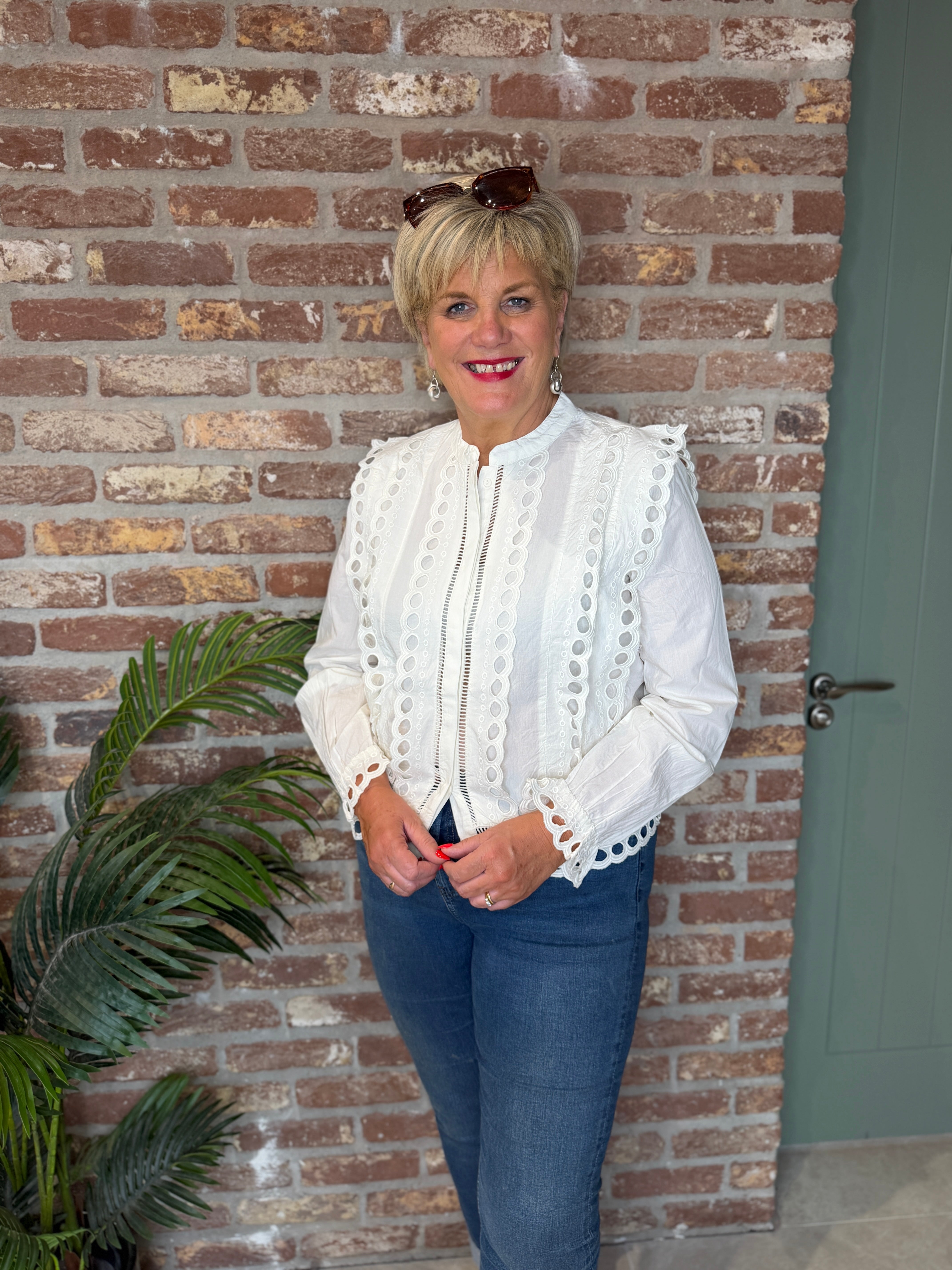 Cut-out detailing shirt in white