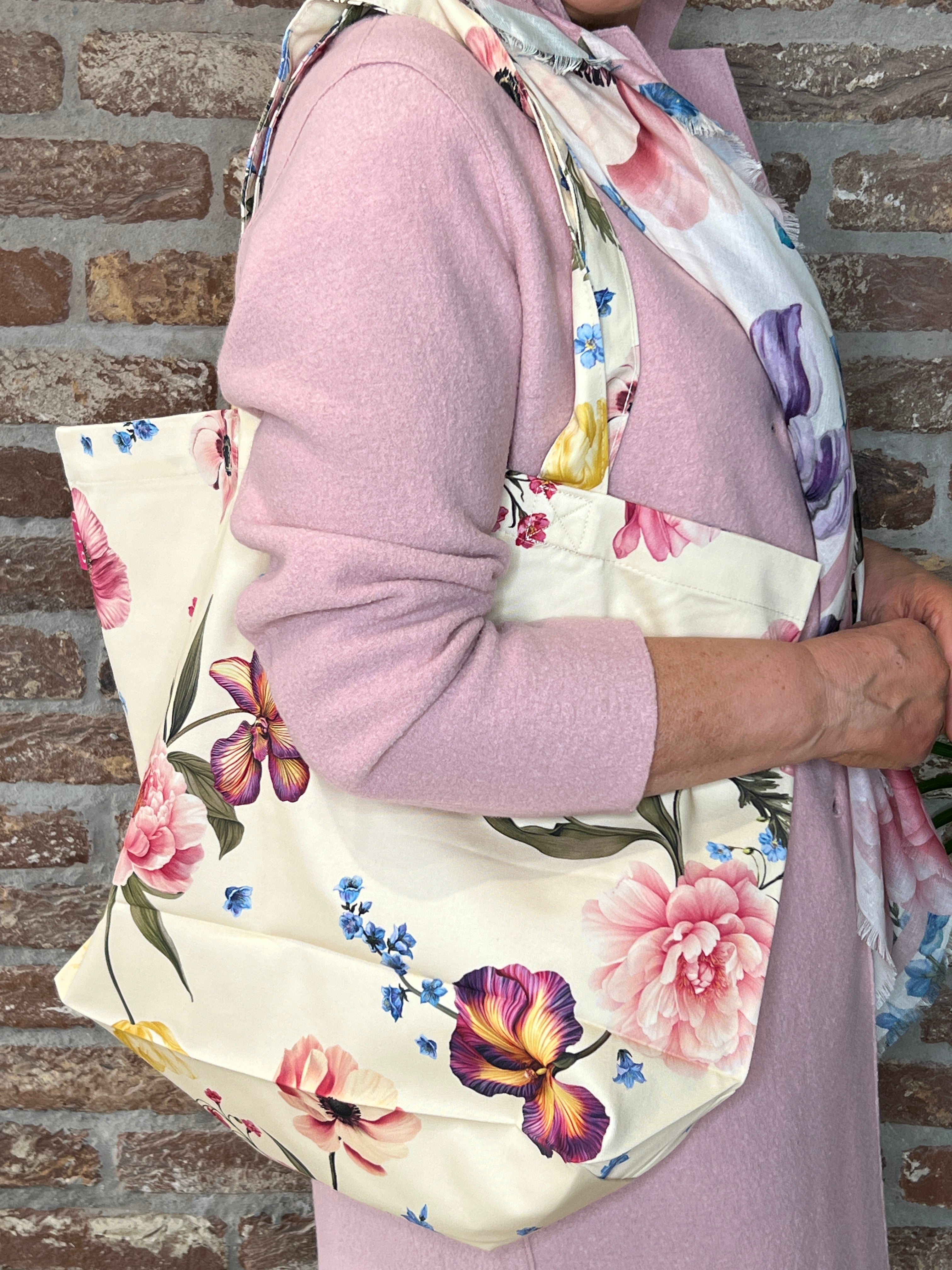 Oui Floral bag in white & red