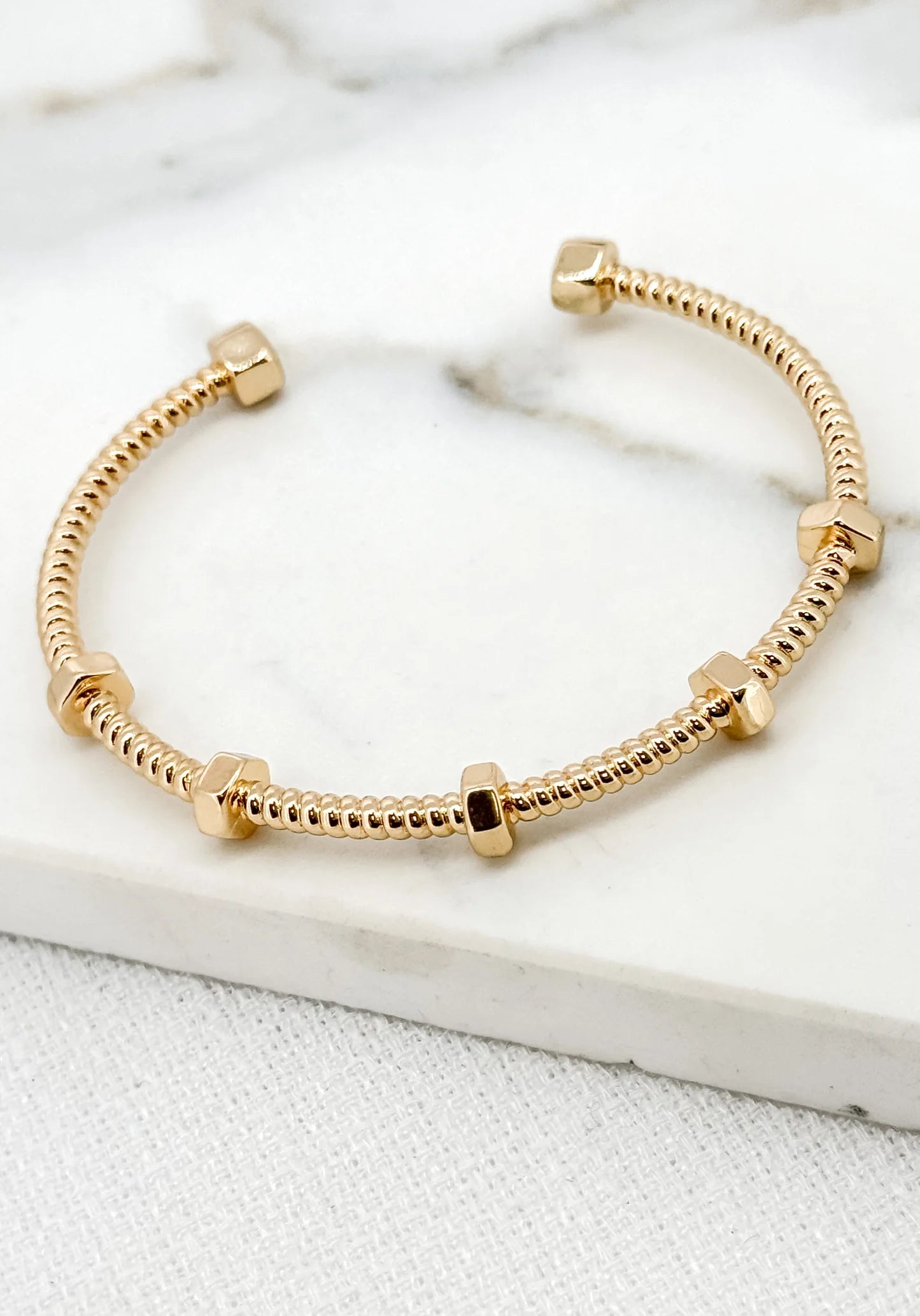 Envy Bangle With Small Bolts In Gold