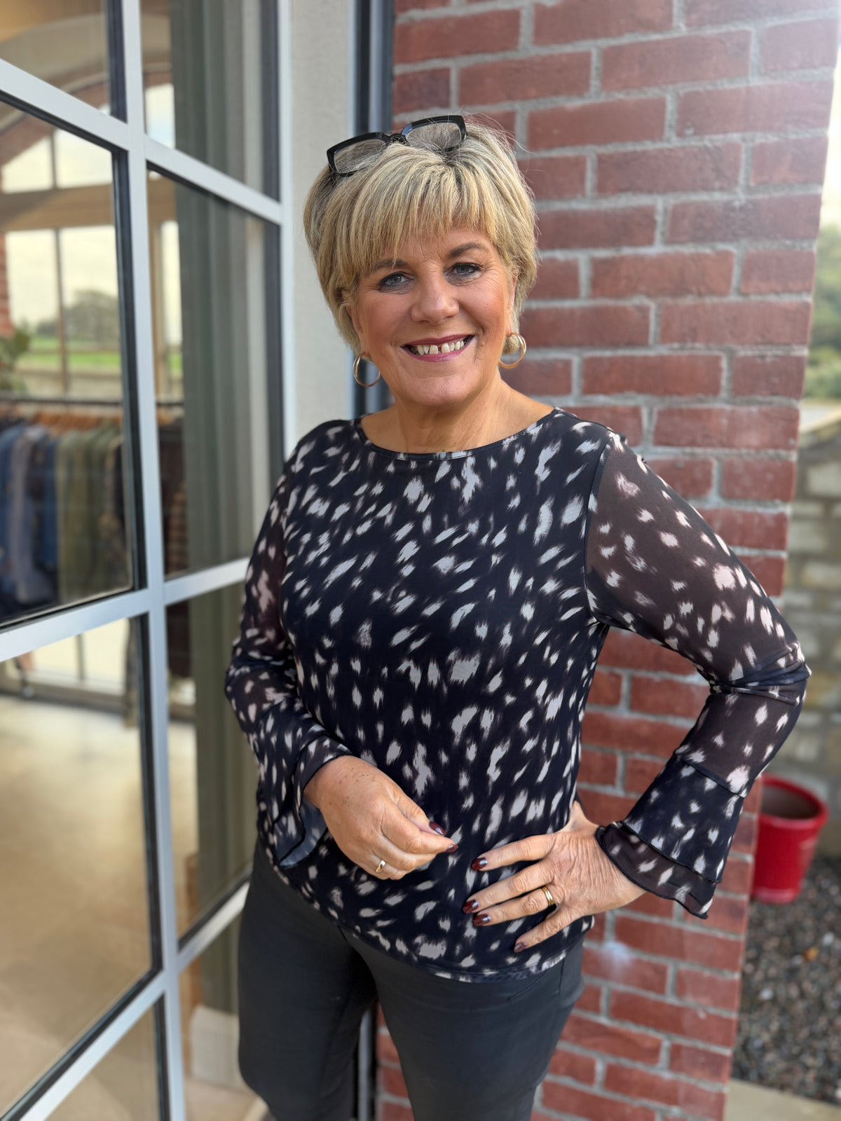 Patterned mesh top in black & brown multi