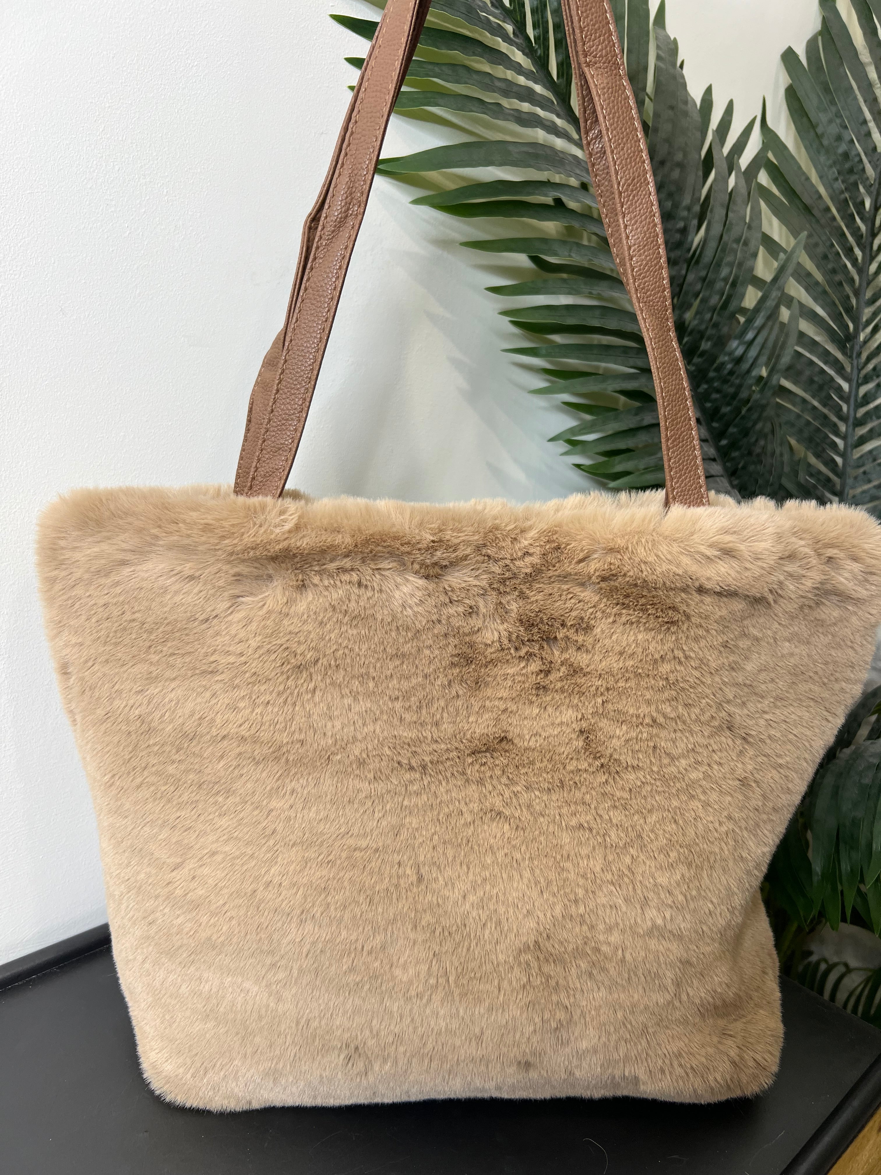 Olivia Tote Faux Fur Bag in Capuccino