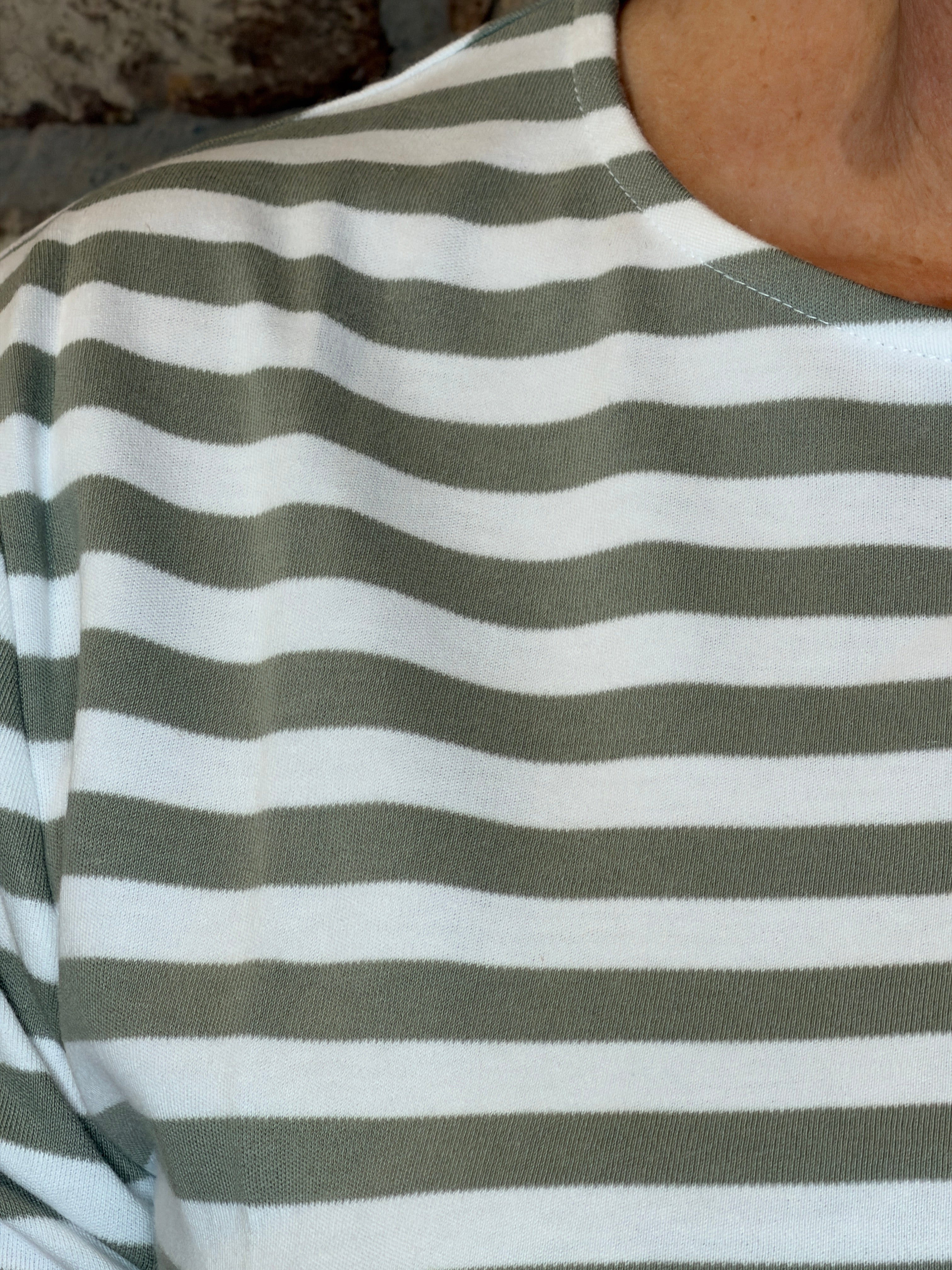 Oui soleila striped top In white & khaki