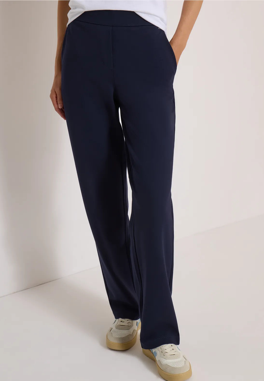 Neele Straight leg trousers In Navy