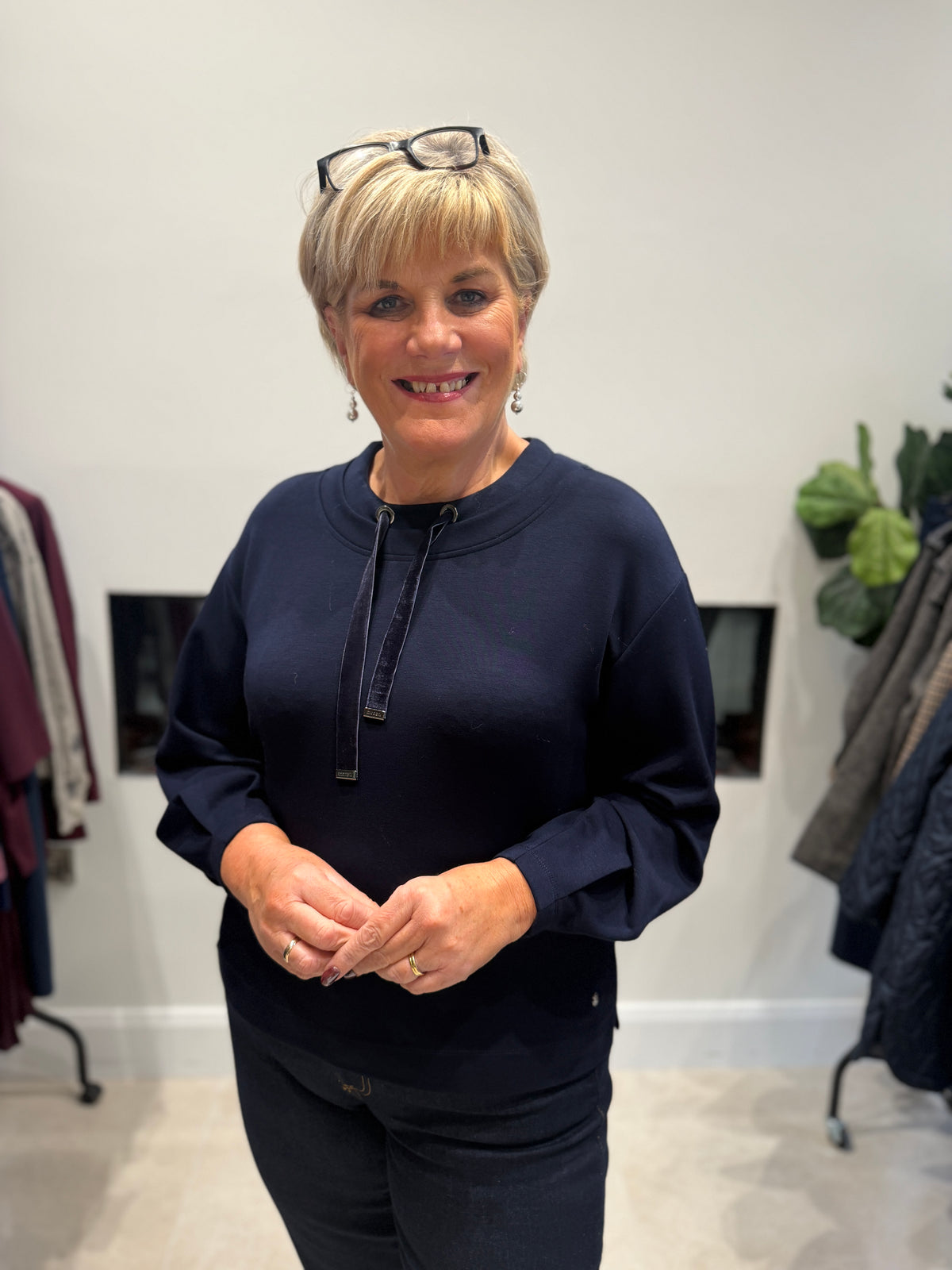 Sweatshirt with velvet drawstrings in navy