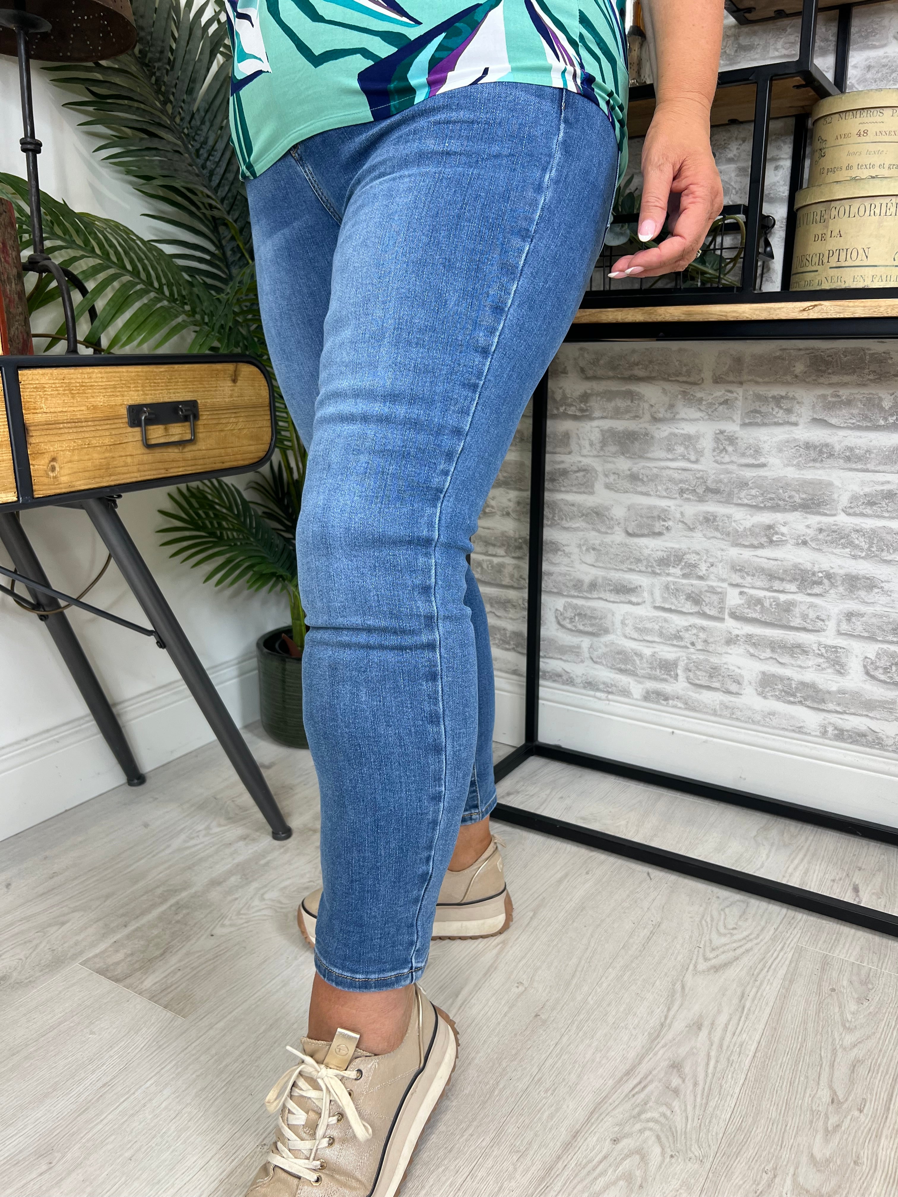 Toxik Highwaisted Boyfriend Jeans In Denim Wash