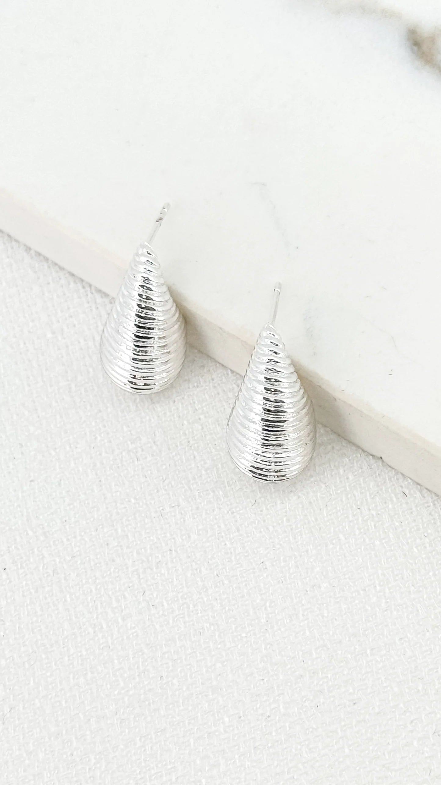 Envy Textured Teardrop Earrings In Silver