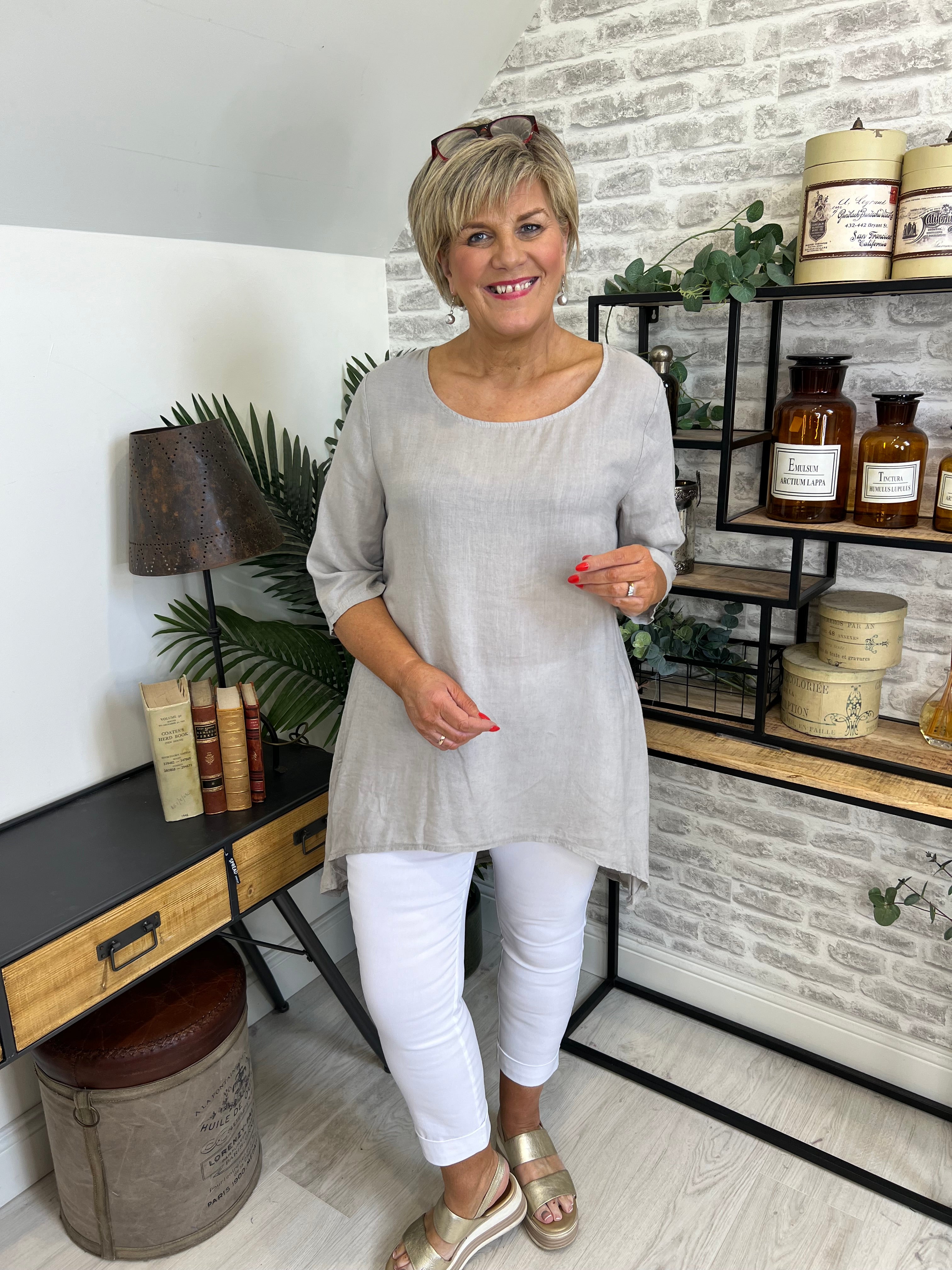 Deck By Decollage Linen Tunic In Taupe