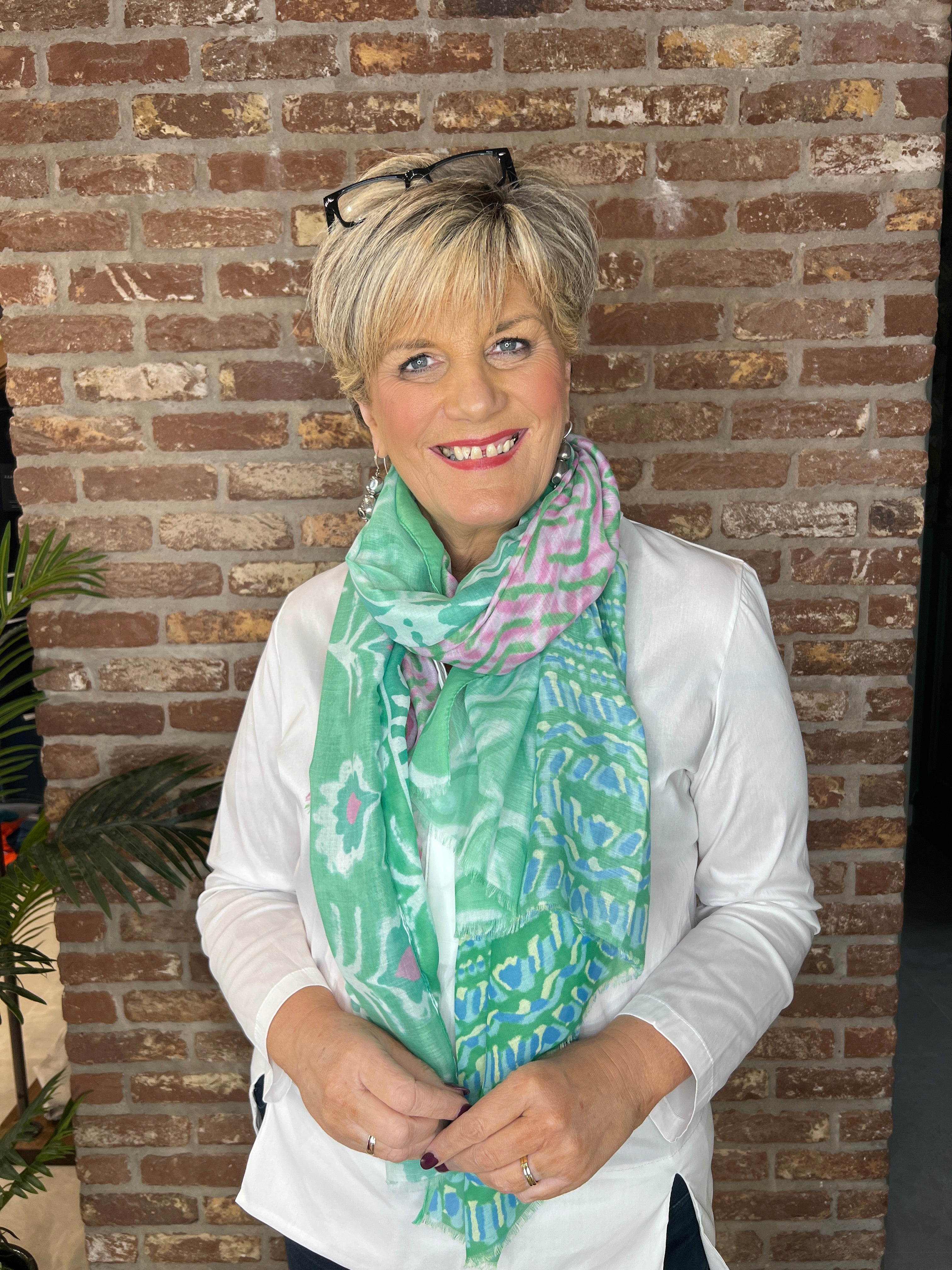 Pipa Patterned Scarf In Green & Pink