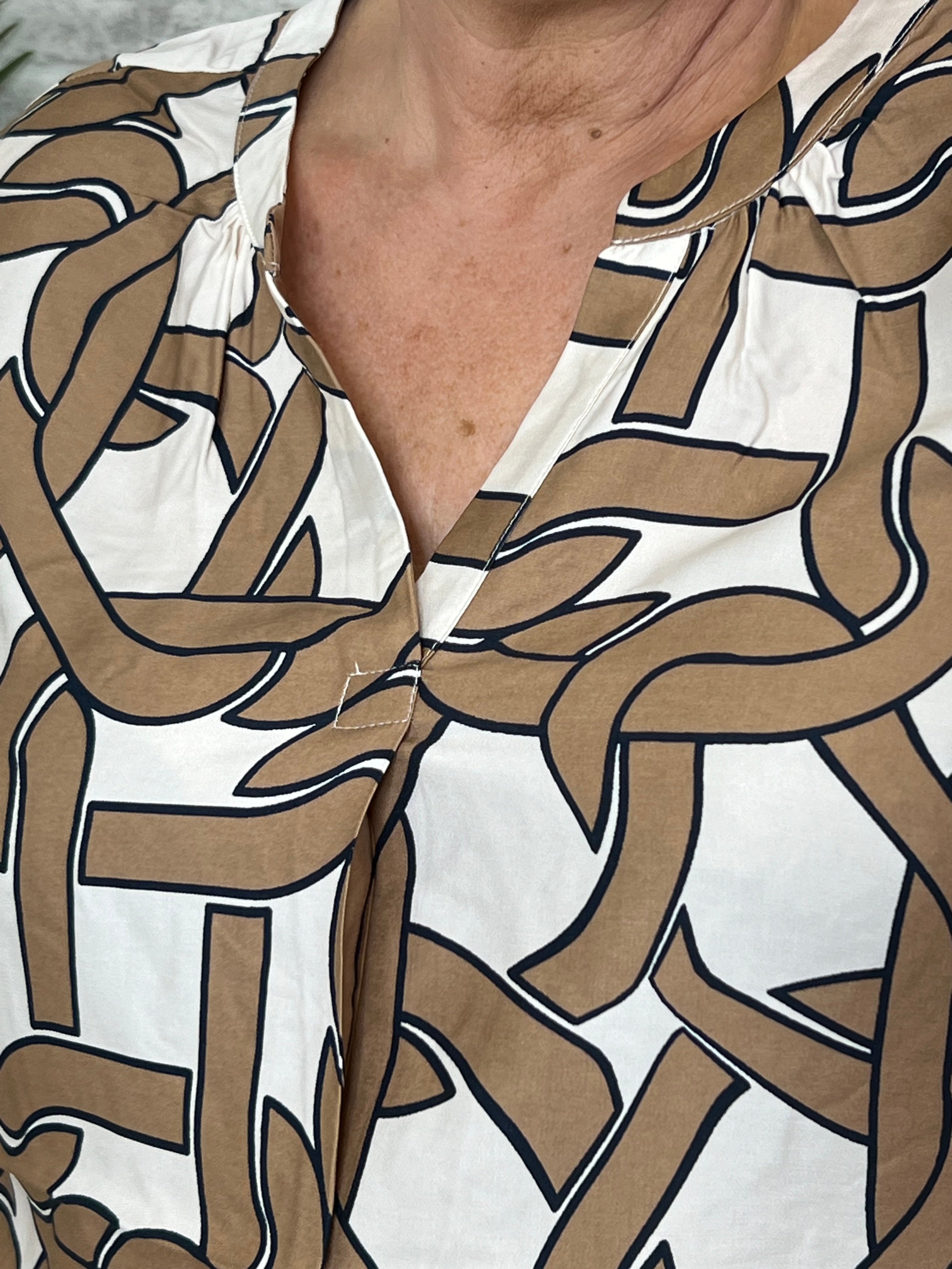 Milano Italy Chain Print Blouse In Camel