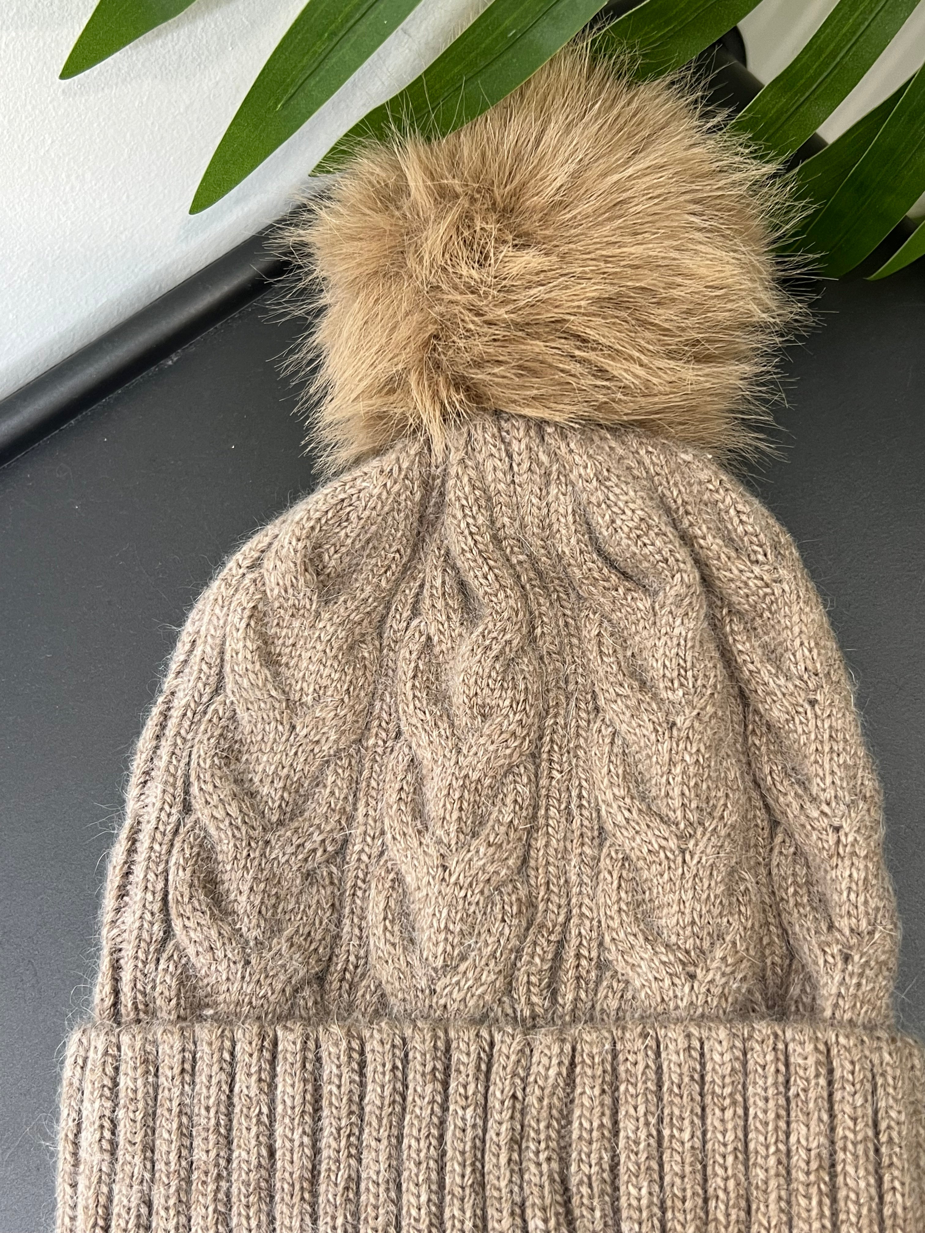 Olivia Cable Knitted beanie in Cappuccino