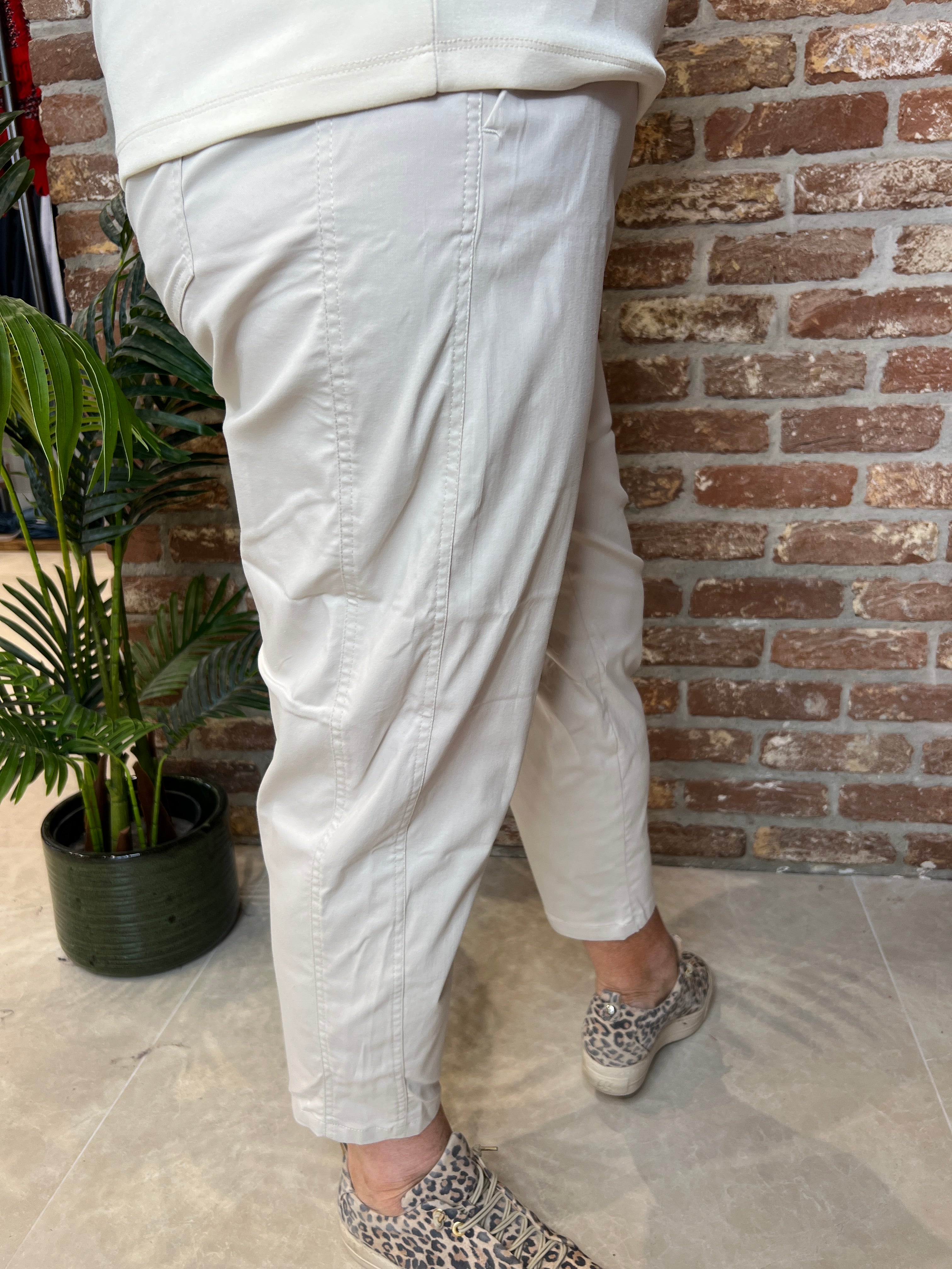 Stehmann Ornela Light Weight Trousers In Stone