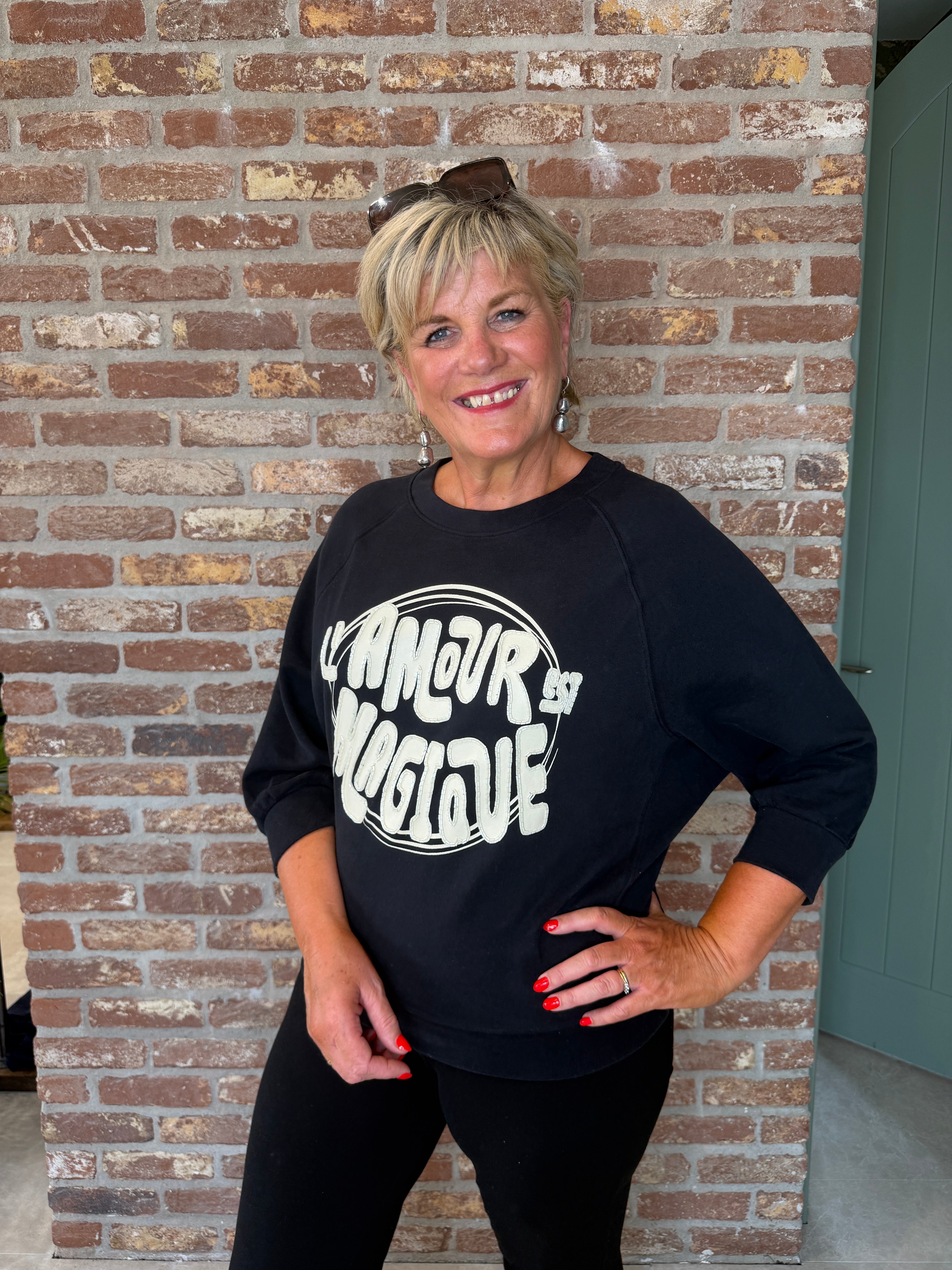 Oui wording sweatshirt in black