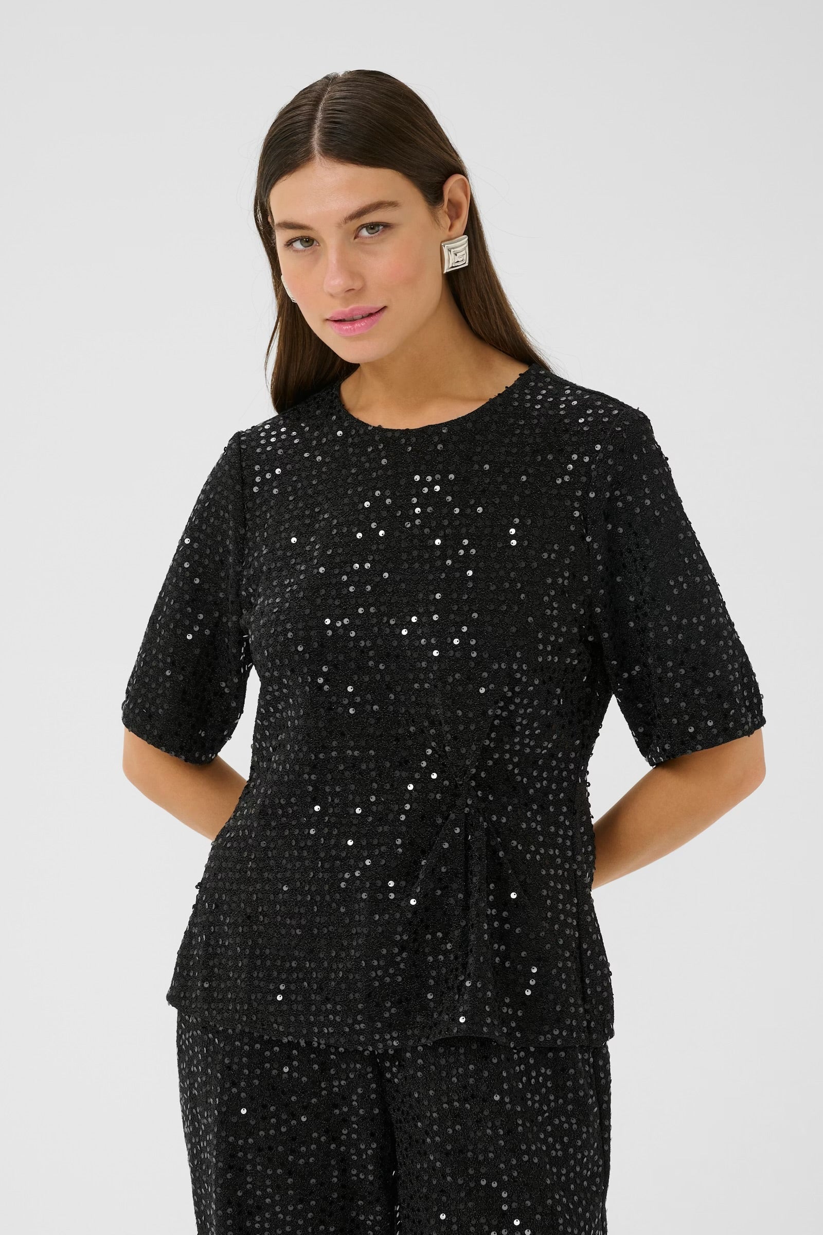 Culture Sequin Blouse In Black
