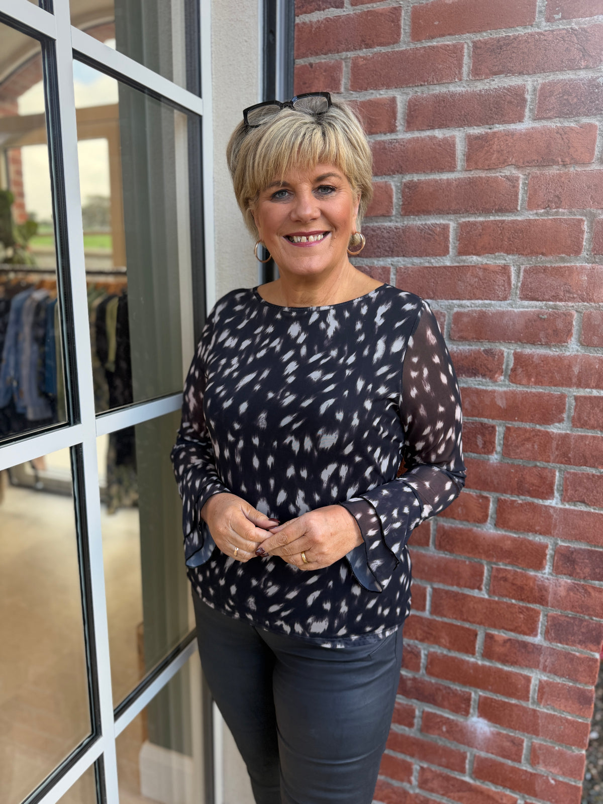 Patterned mesh top in black & brown multi
