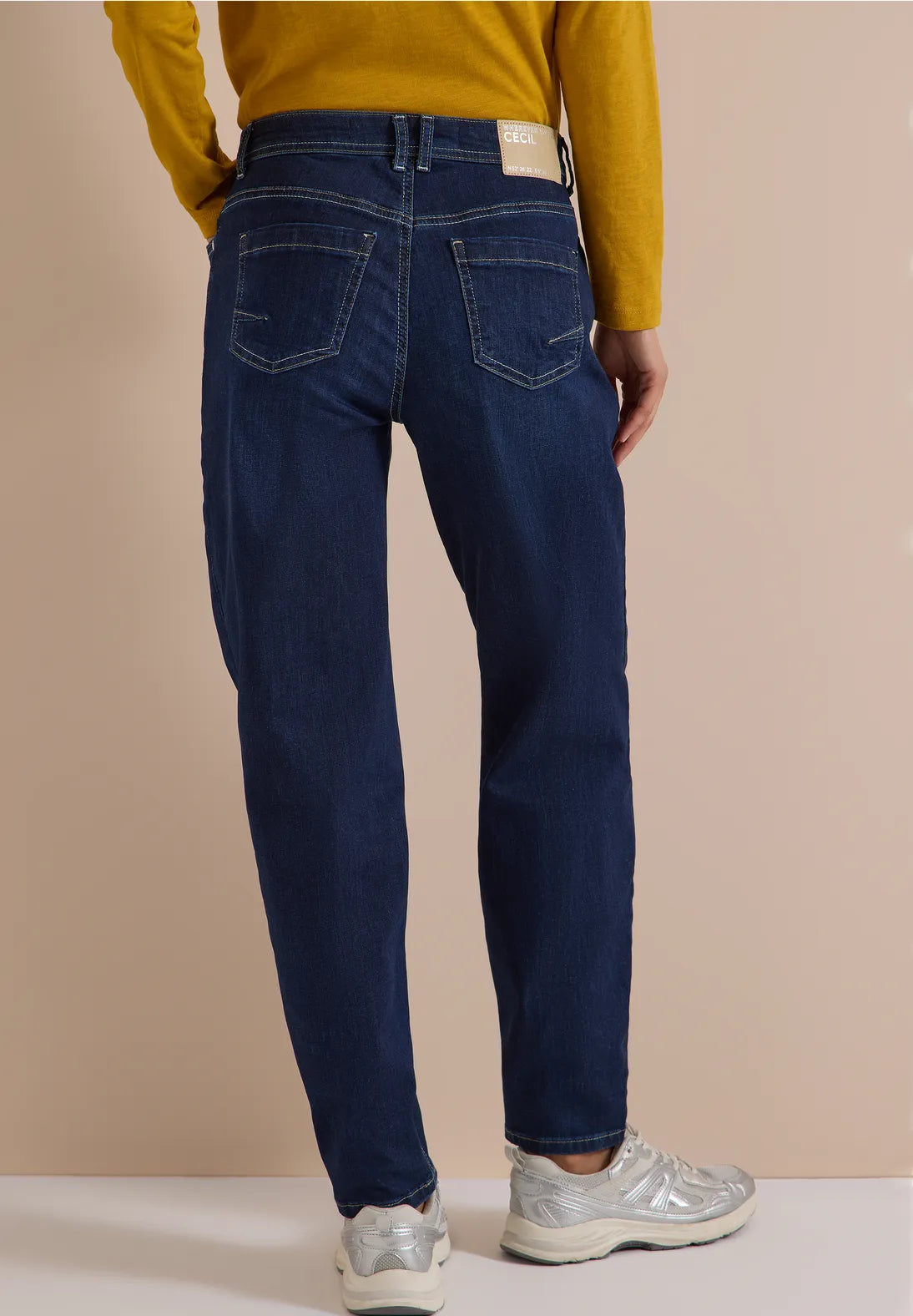 Scarlett Barrel jeans in dark blue wash