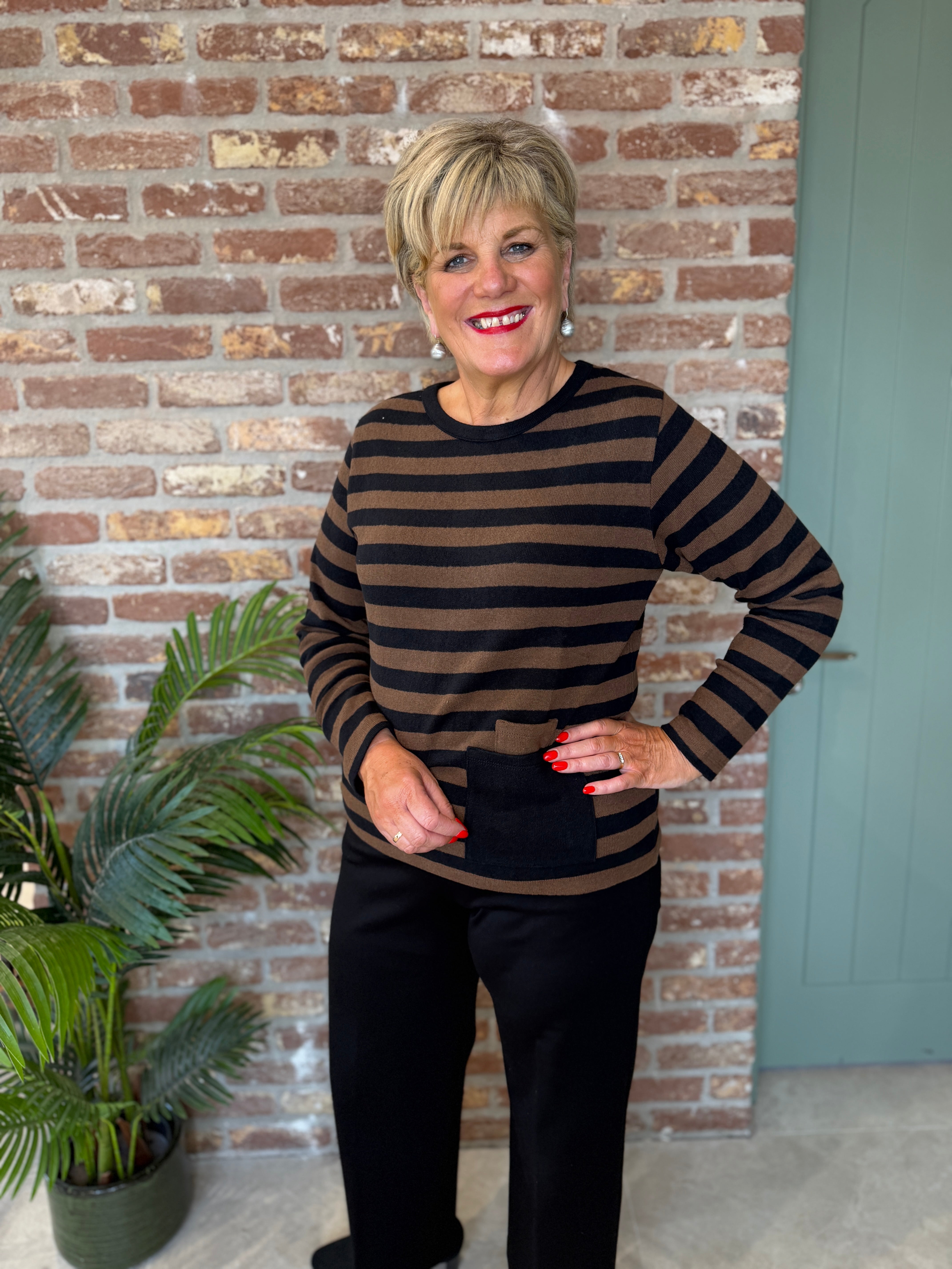 Stripe pocket fleece top in brown & black