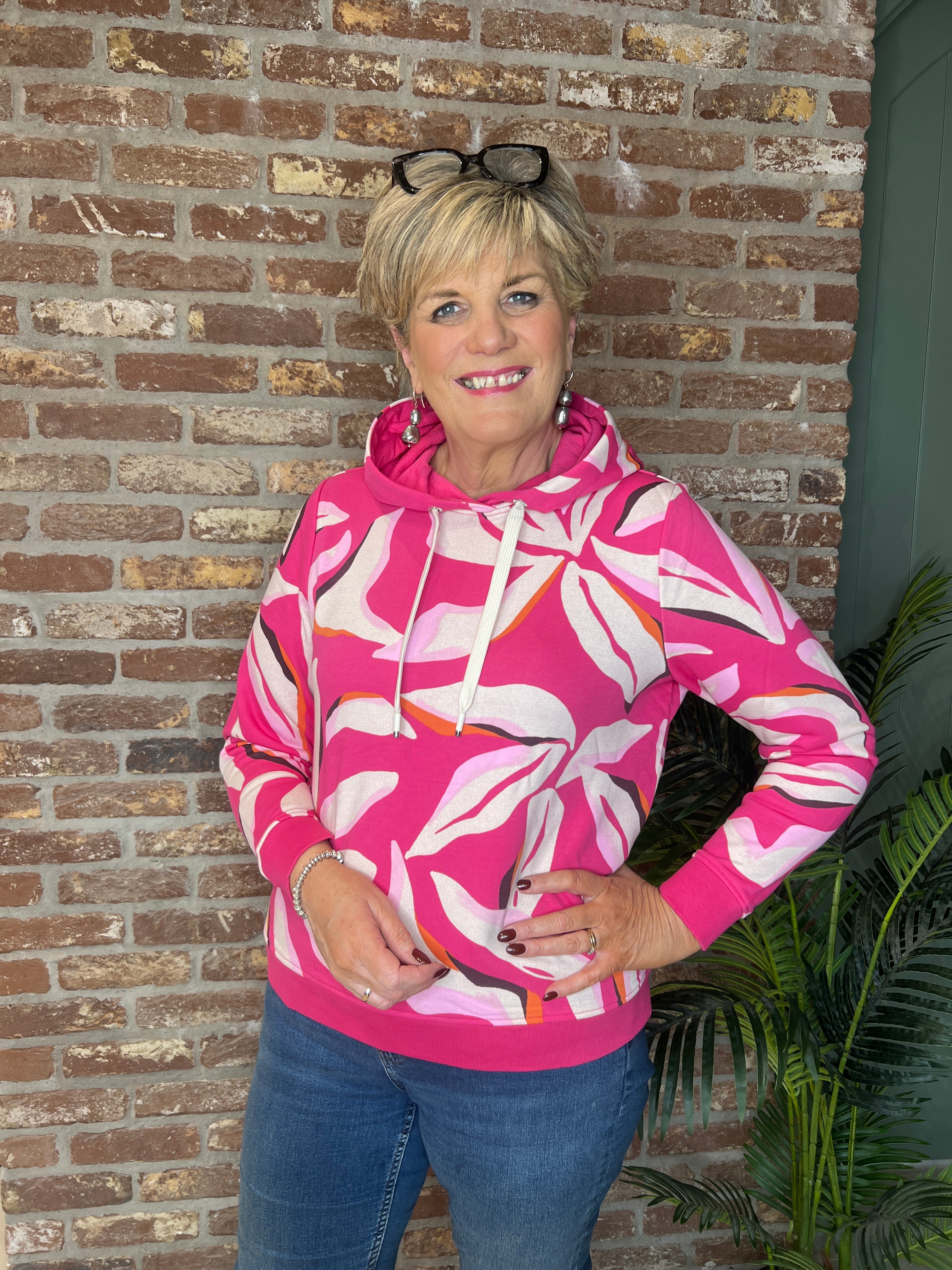 Cecil Floral patterned hoodie In beetroot pink