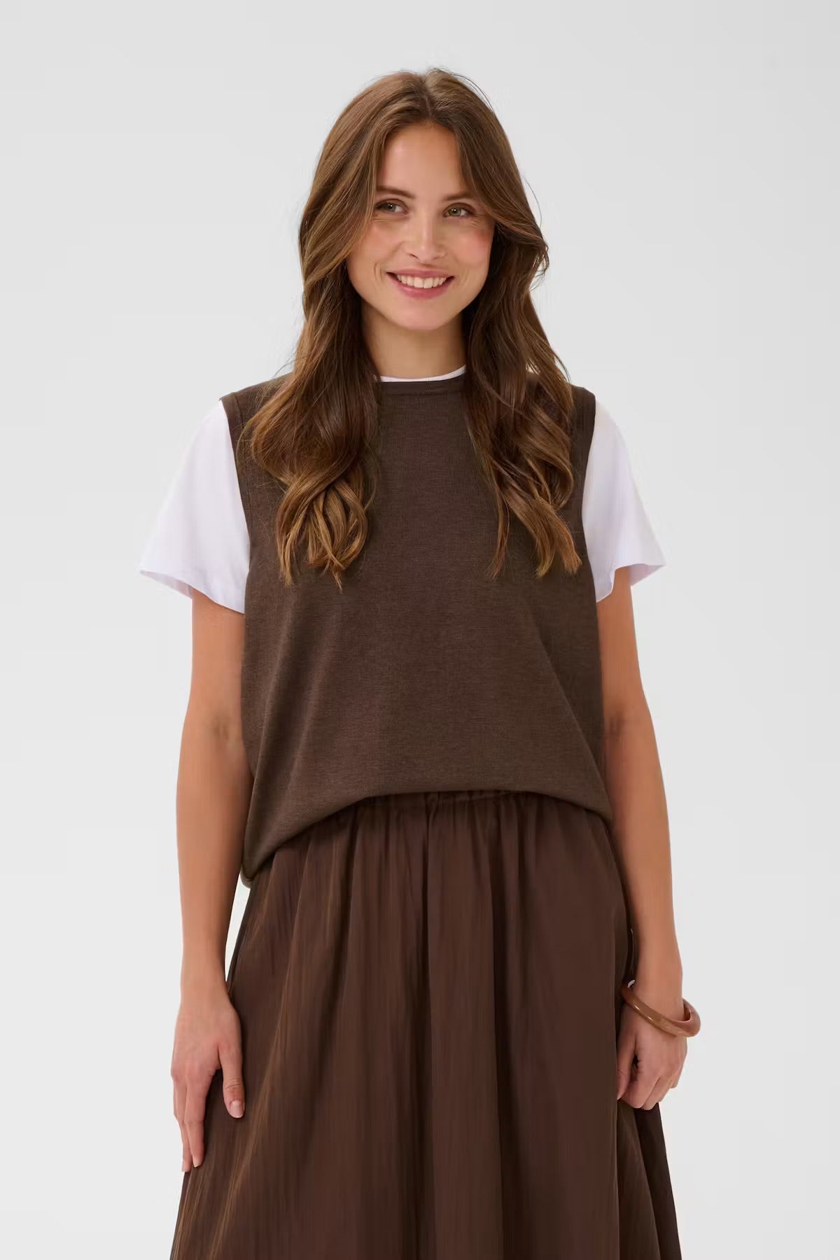 Plain round neck Vest in brown