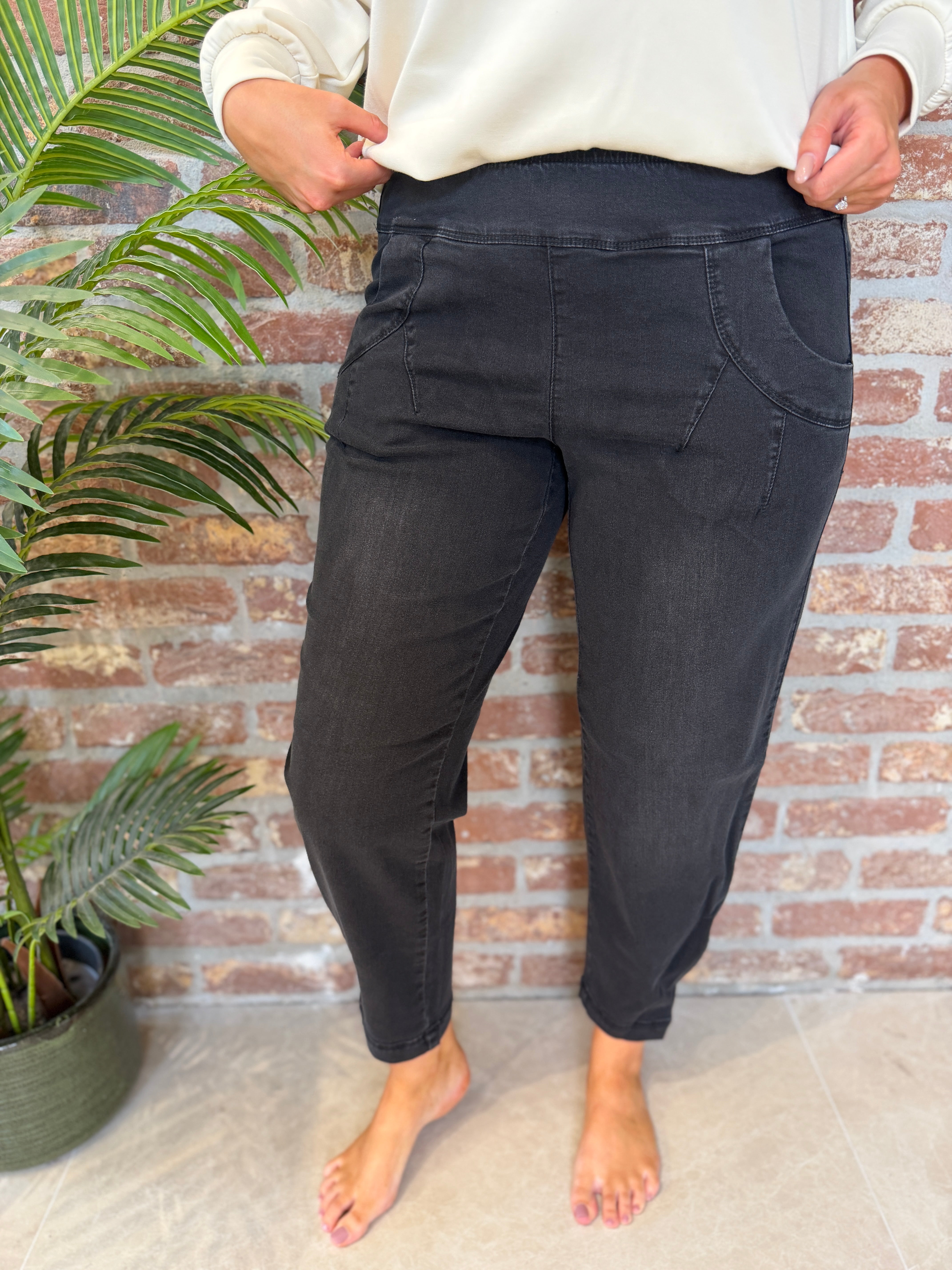 Rachell 7/8 jeans in Caviar Black