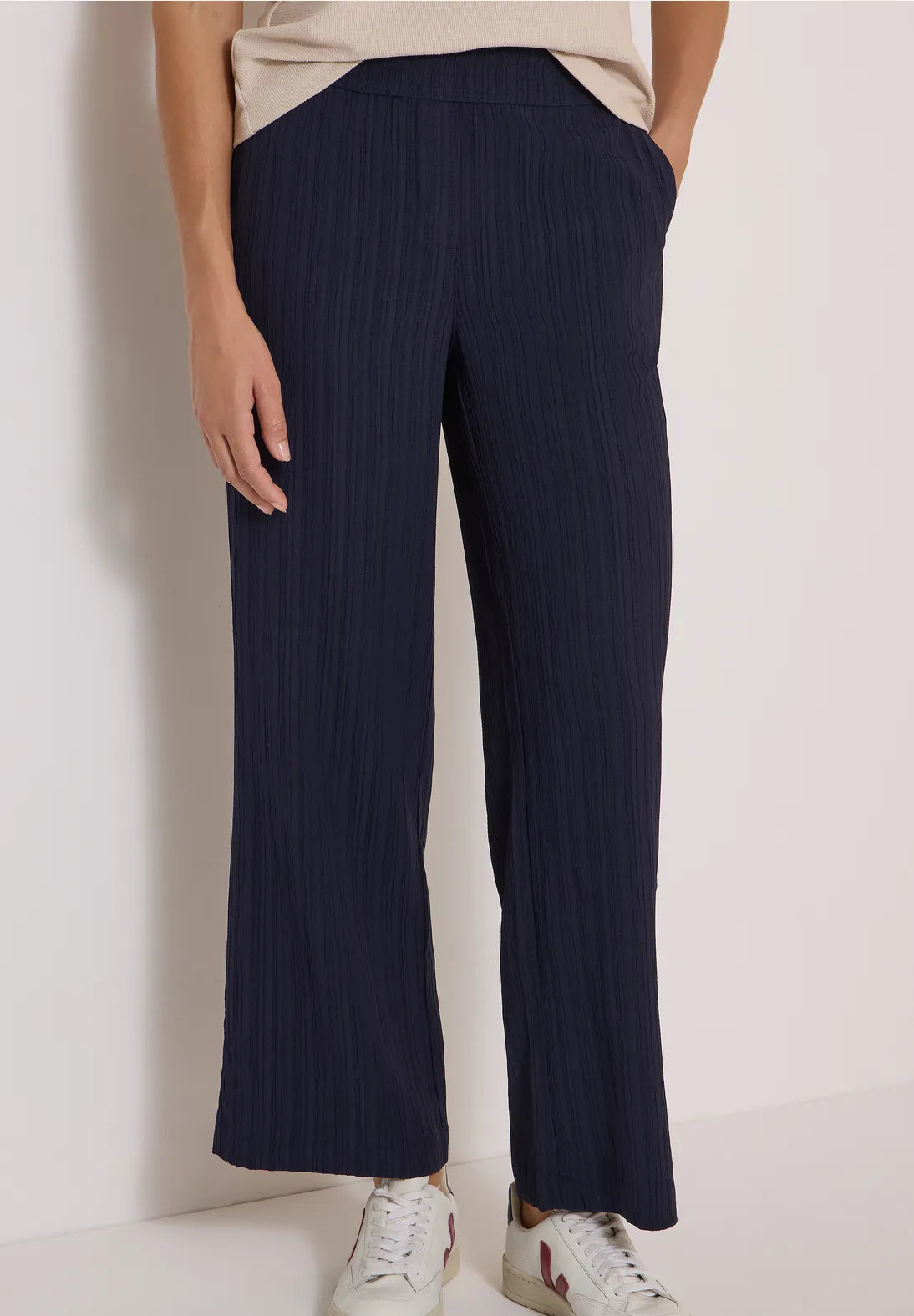 Neele Structured Trousers In Navy