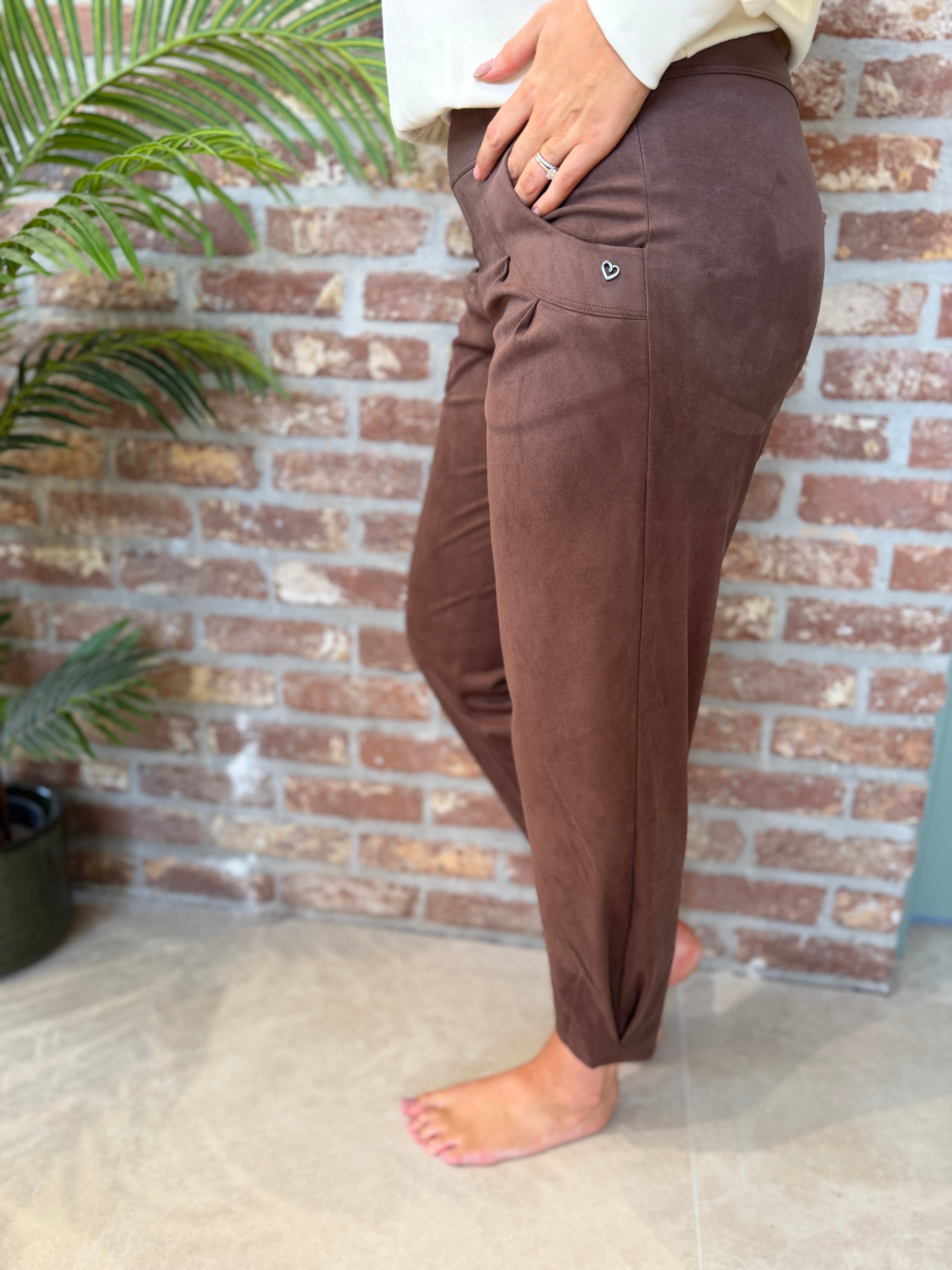 Rachell suede leather trousers in Dark Brown