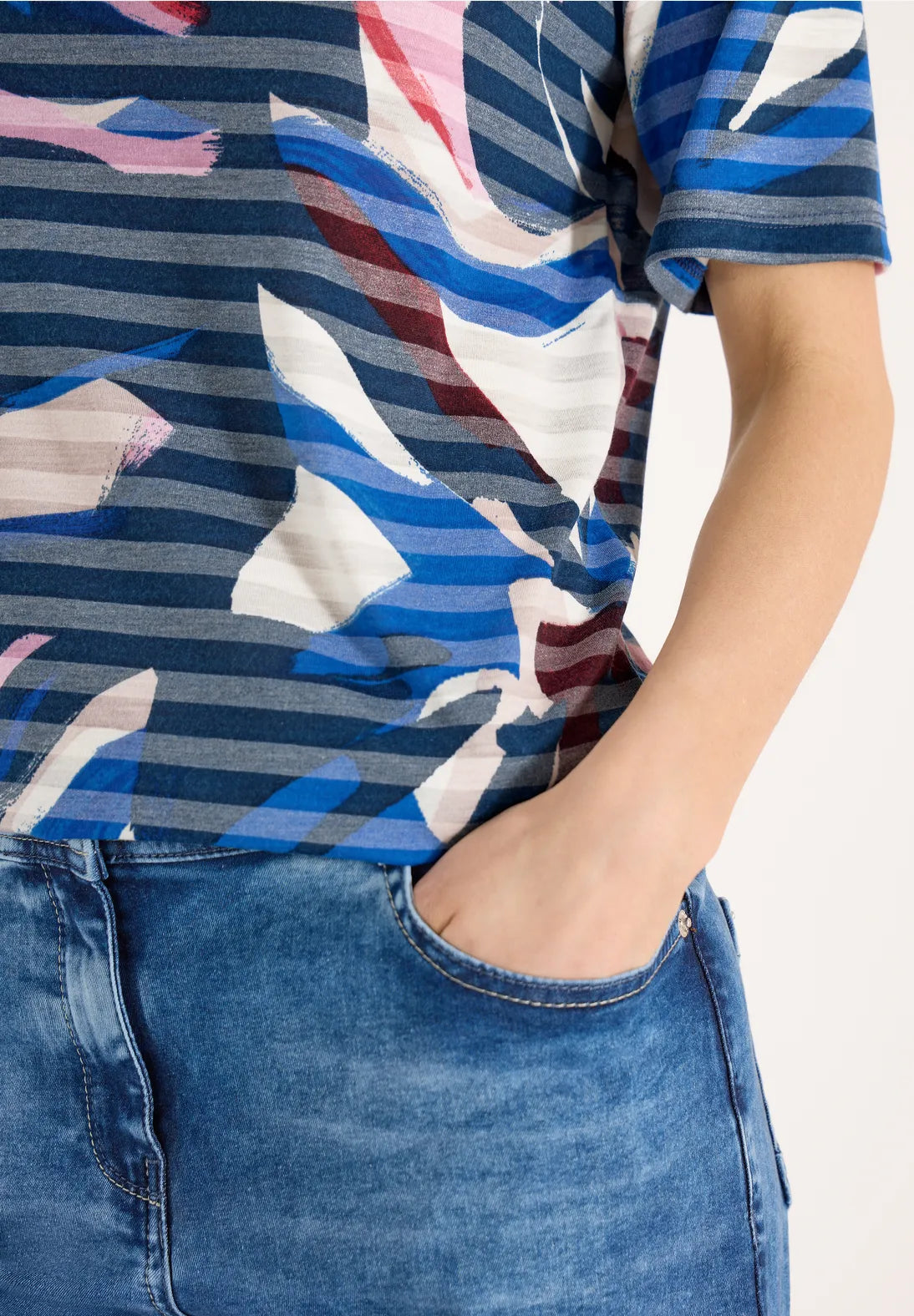 Cecil Burnout T-shirt In Universal Blue