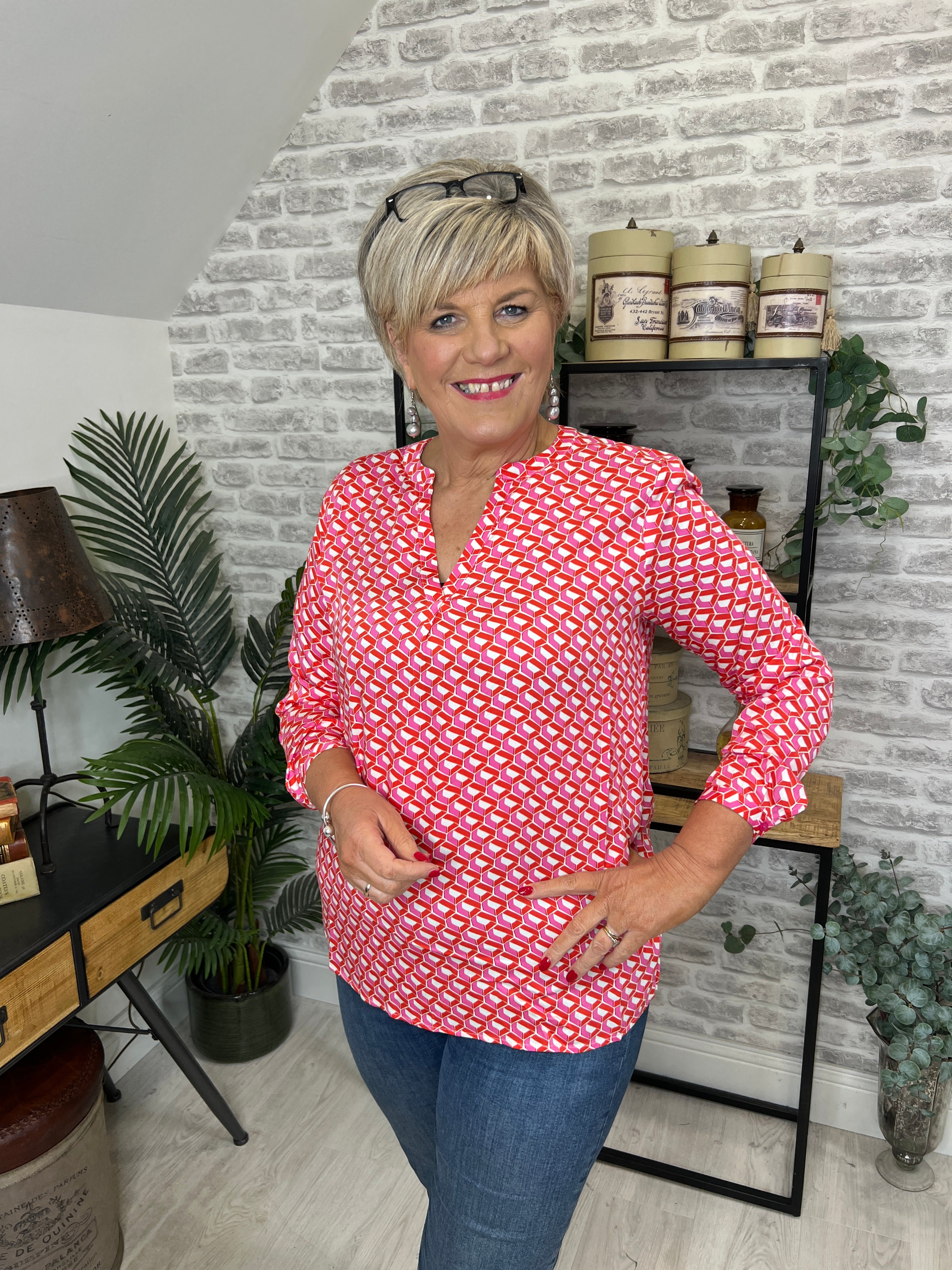 Milano Italy Blouse with v-neck In poppy print