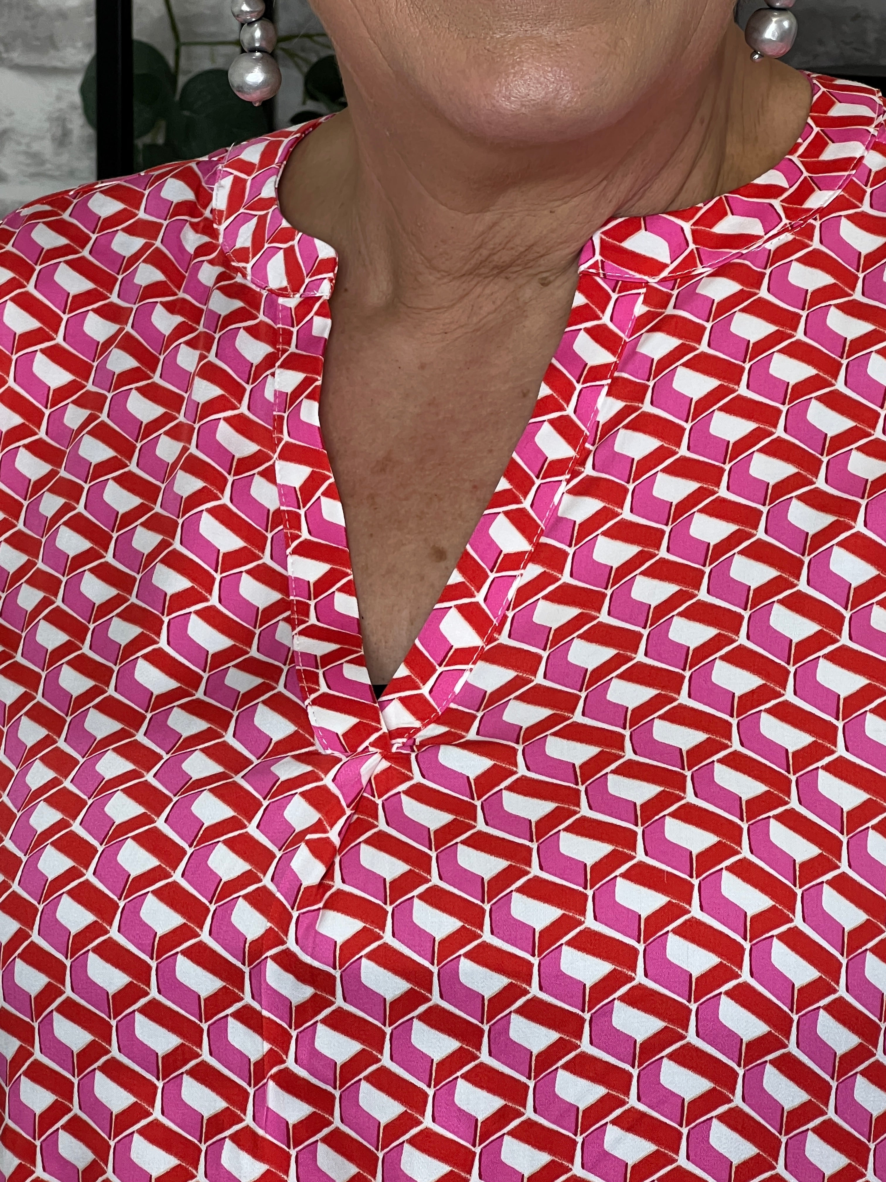 Milano Italy Blouse with v-neck In poppy print