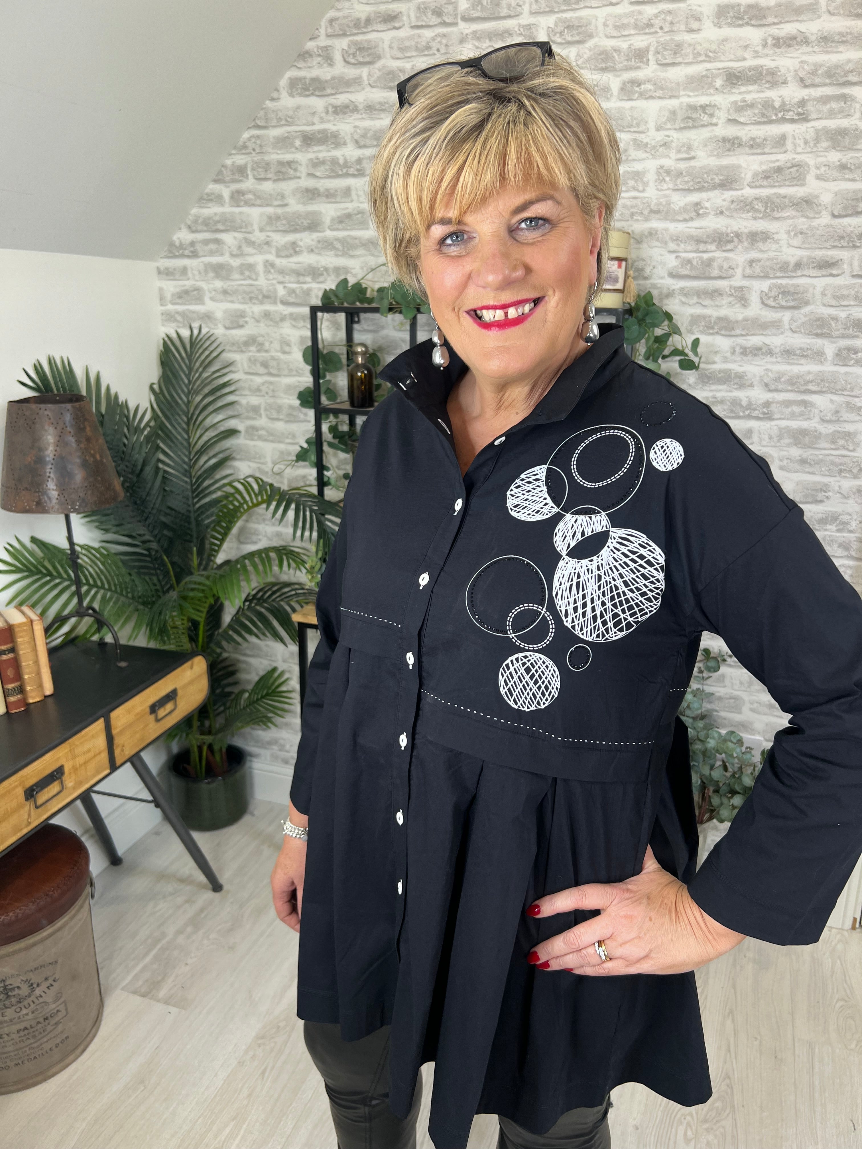 Ever Sassy Patterned Tunic In Black
