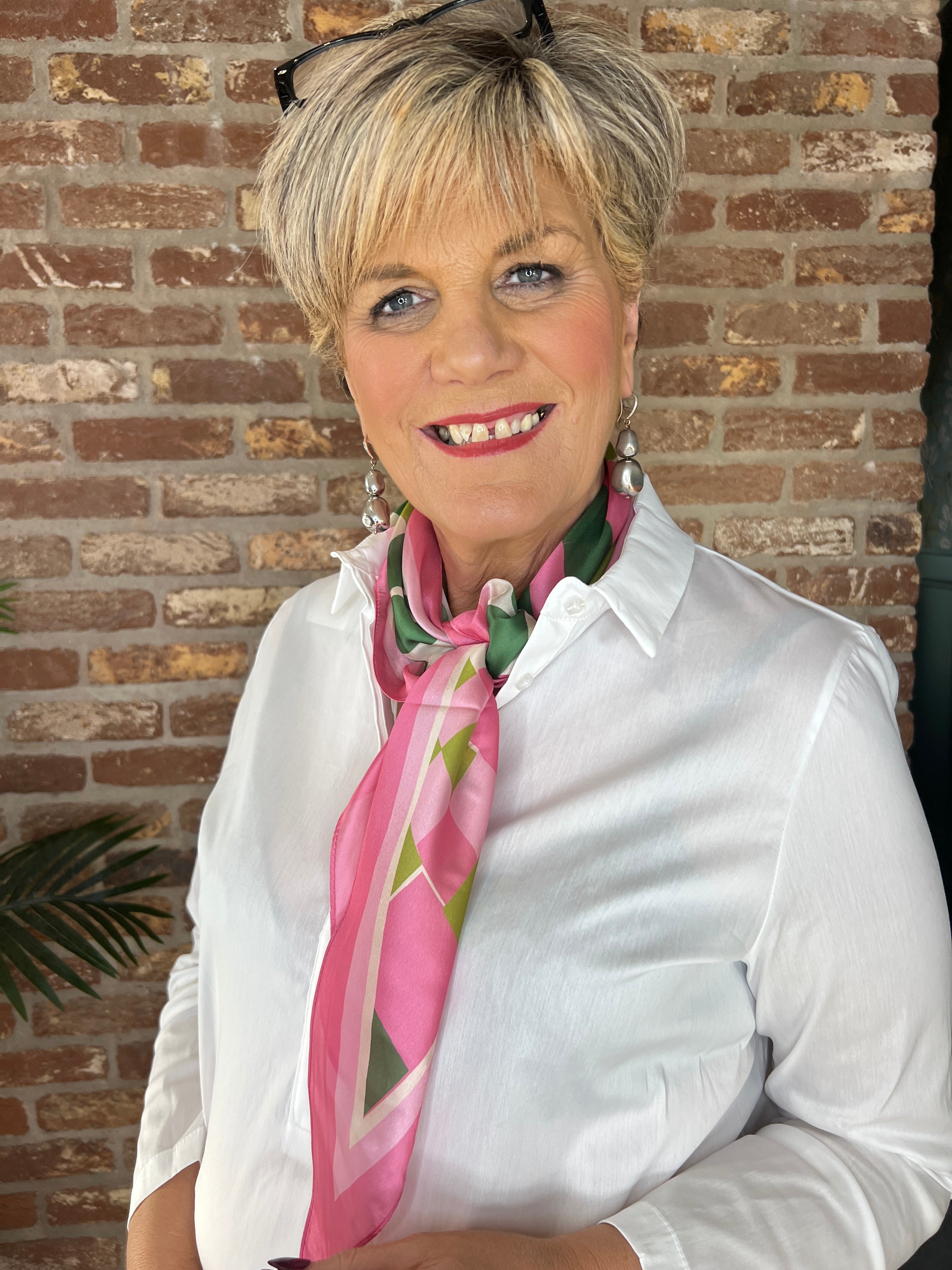 Pipa Shapes Neck Silk Scarf In Pink & Green