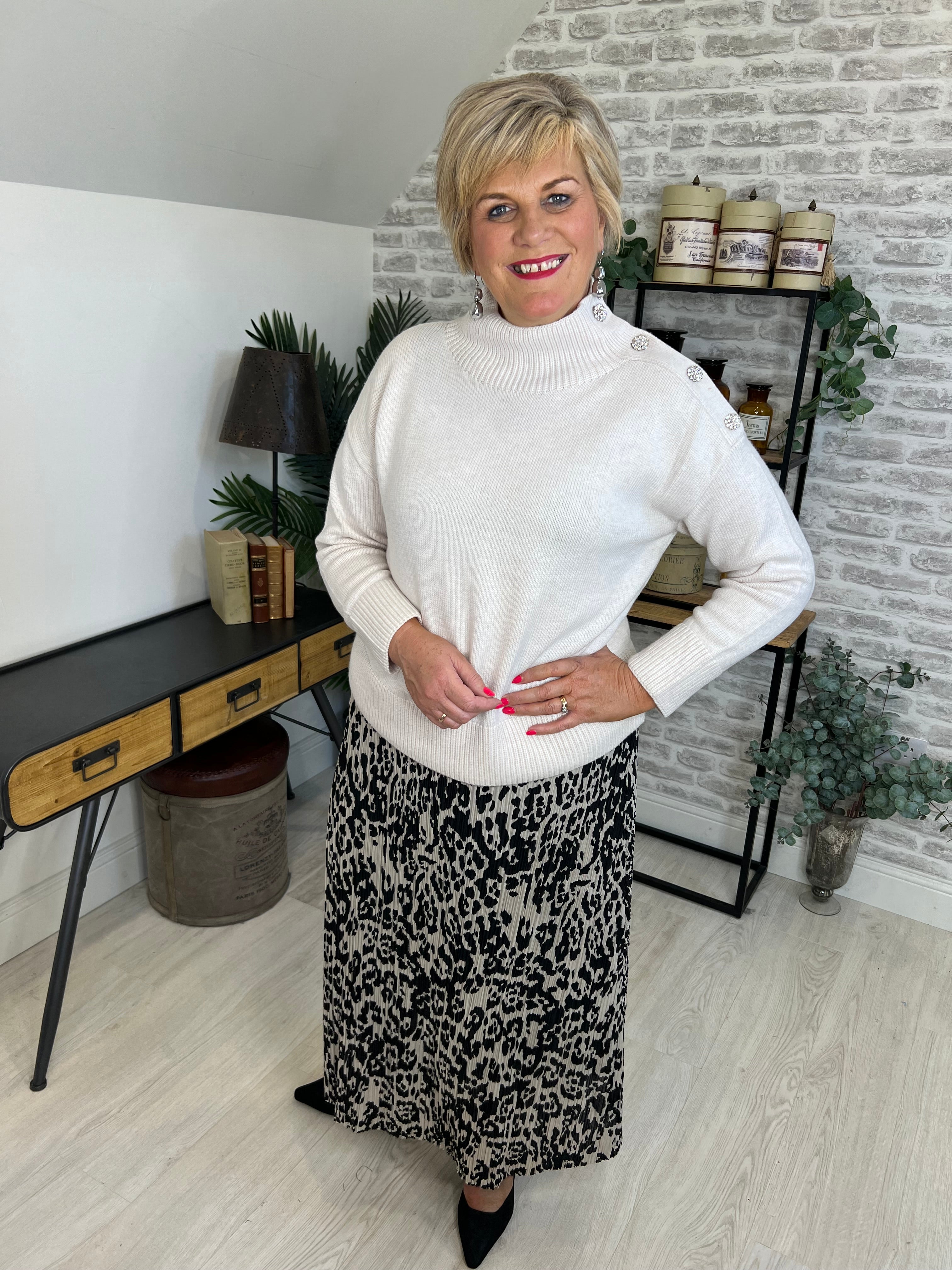Oui Jumper With Decorative Buttons In Off White