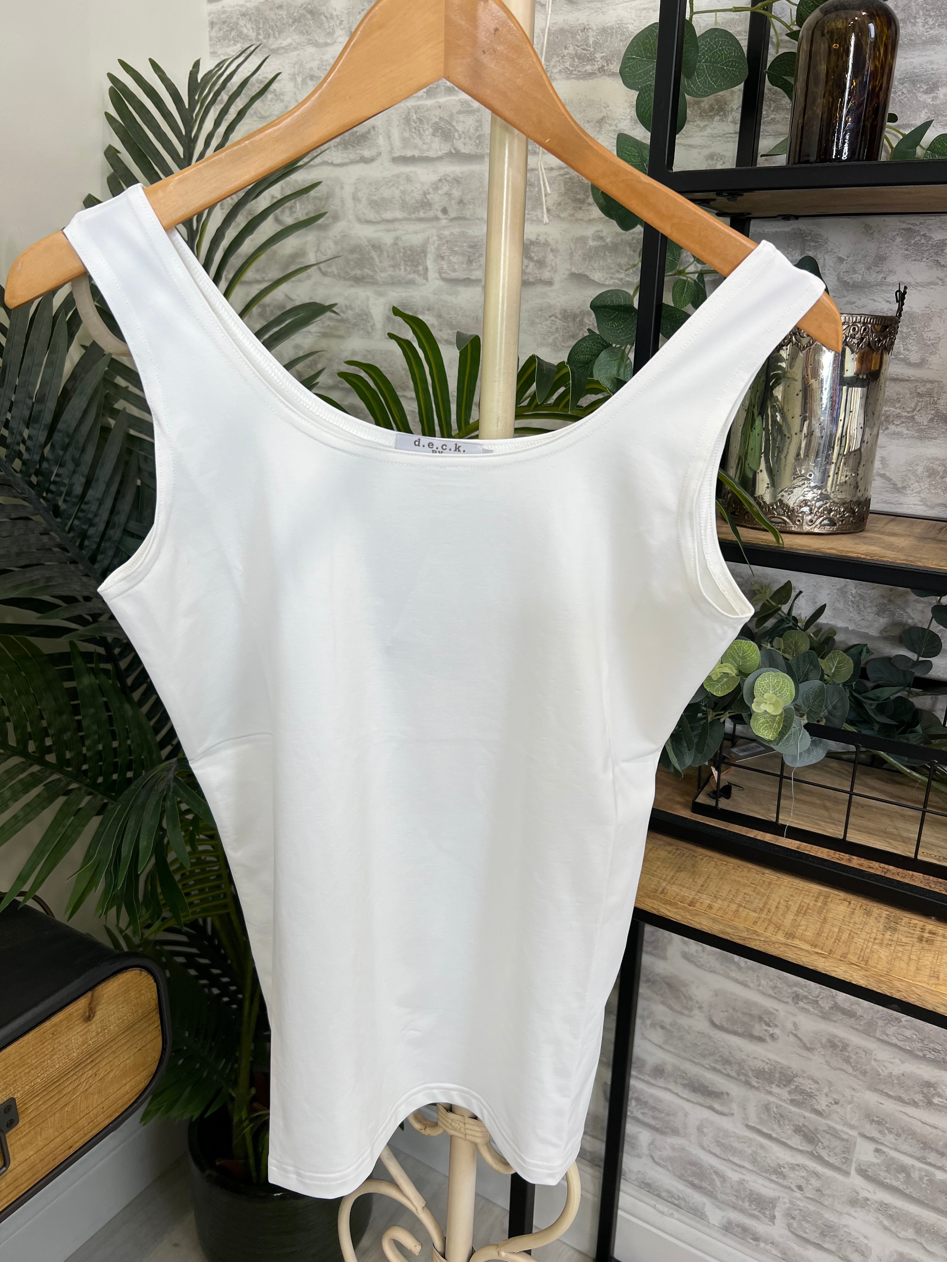 Deck By Decollage Pia Vest Top In Cream