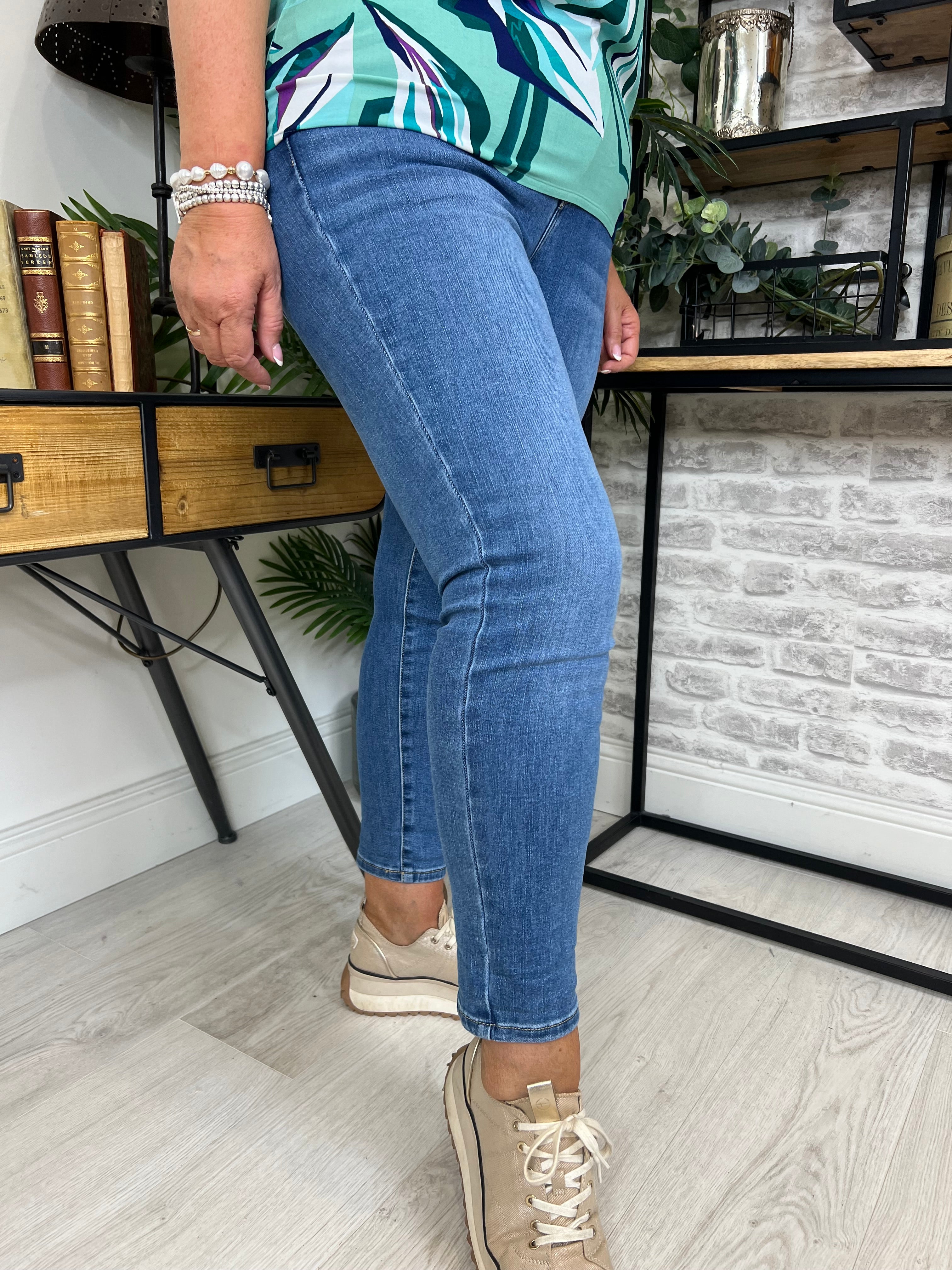 Toxik Highwaisted Boyfriend Jeans In Denim Wash