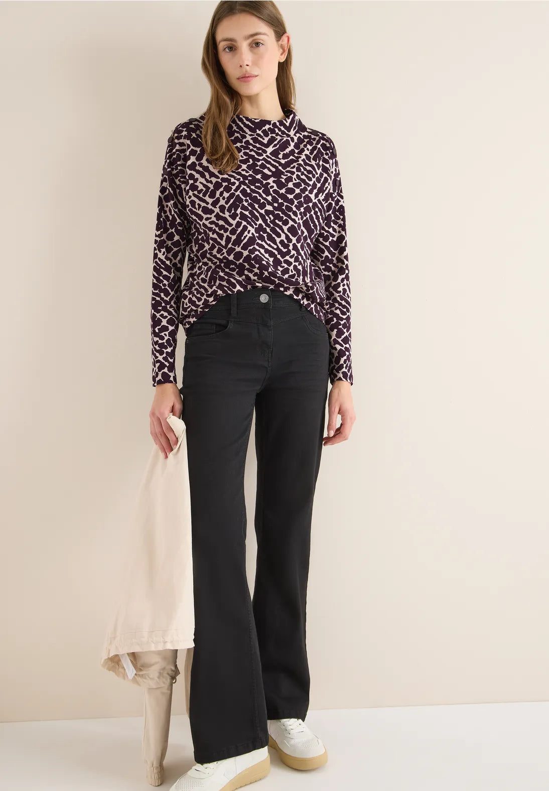 Cecil Buttoned Funnel Top In Eggplant Red
