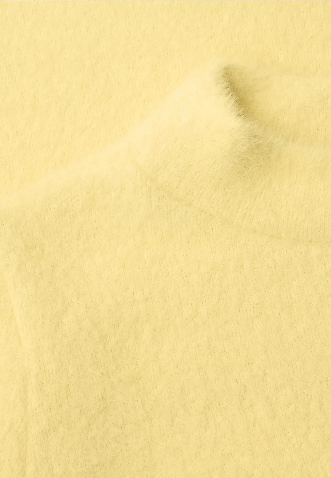 Fluffy pullover in sunbeam yellow